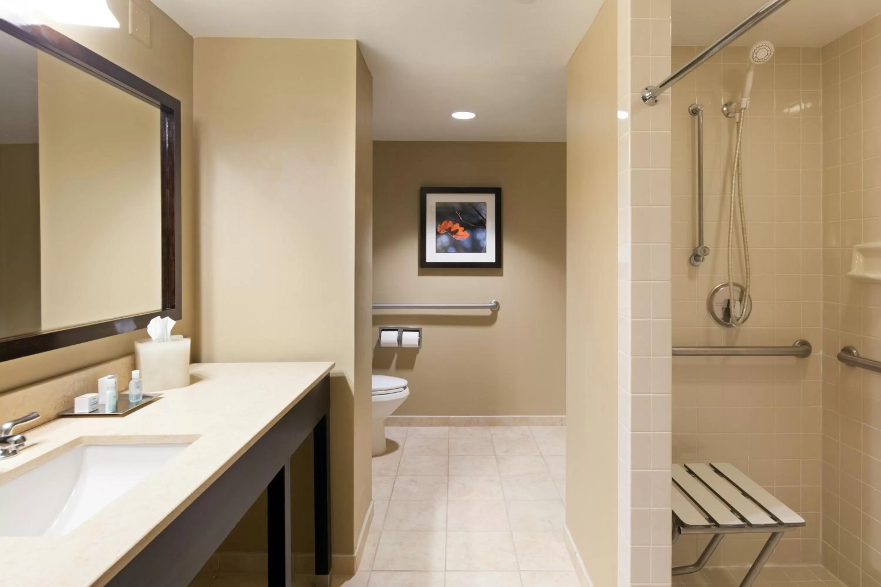 Photo of the whole room in Crowne Plaza Cleveland at Playhouse Square by IHG