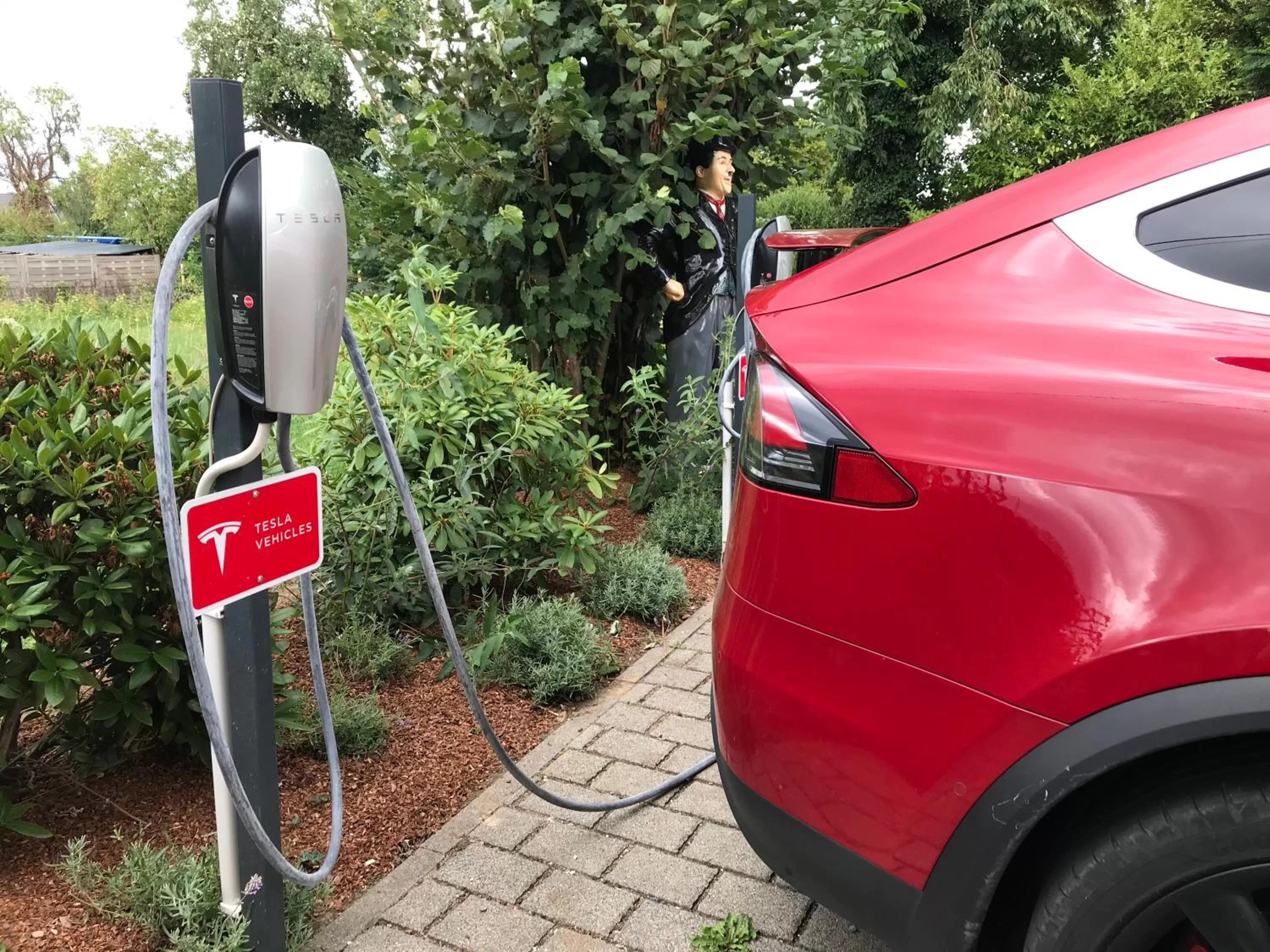 Parking in The Little Britain Inn Themed Hotel One of a Kind In Europe