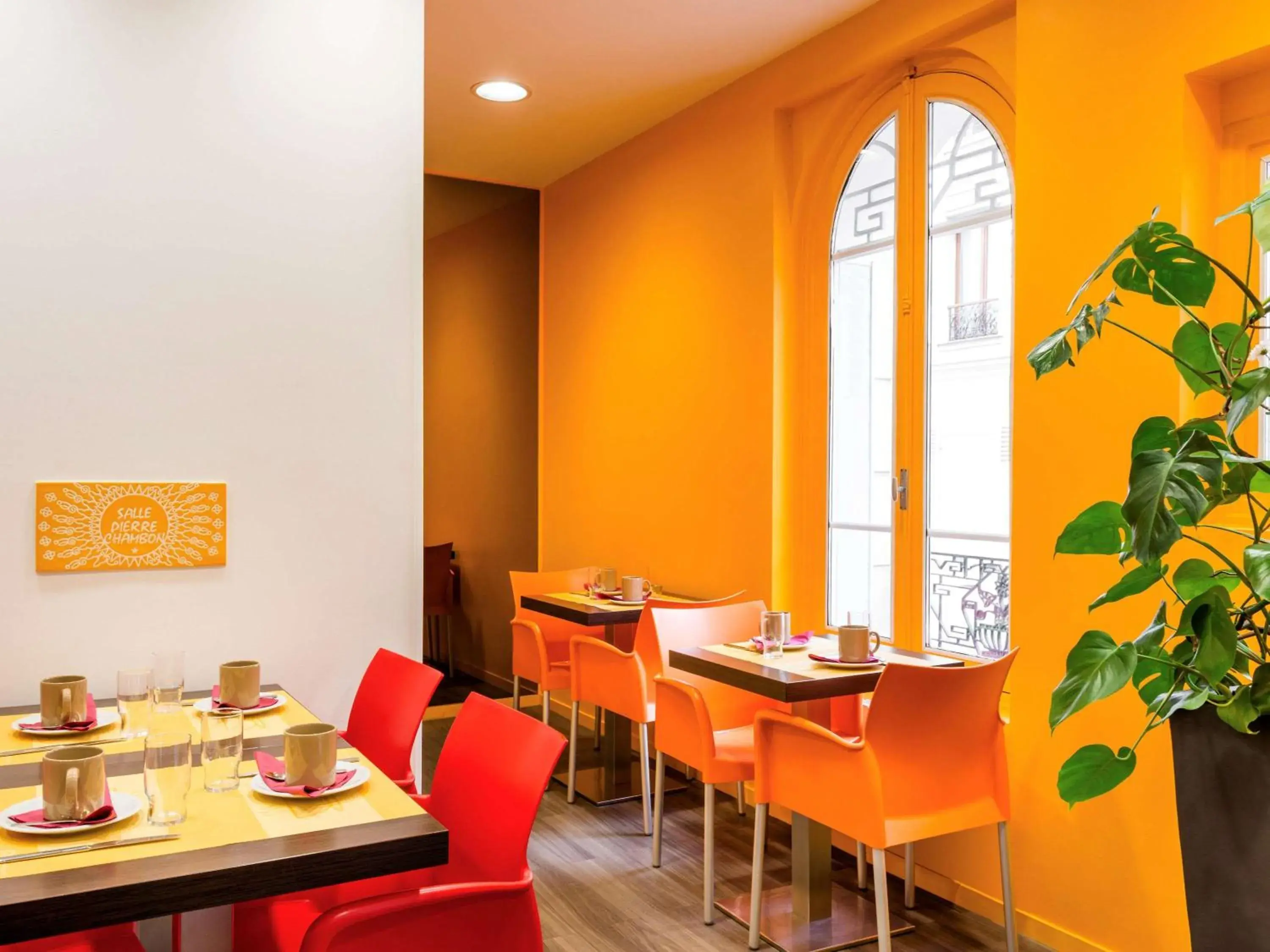 Restaurant/Places to Eat in Aparthotel Adagio Access Paris Philippe Auguste