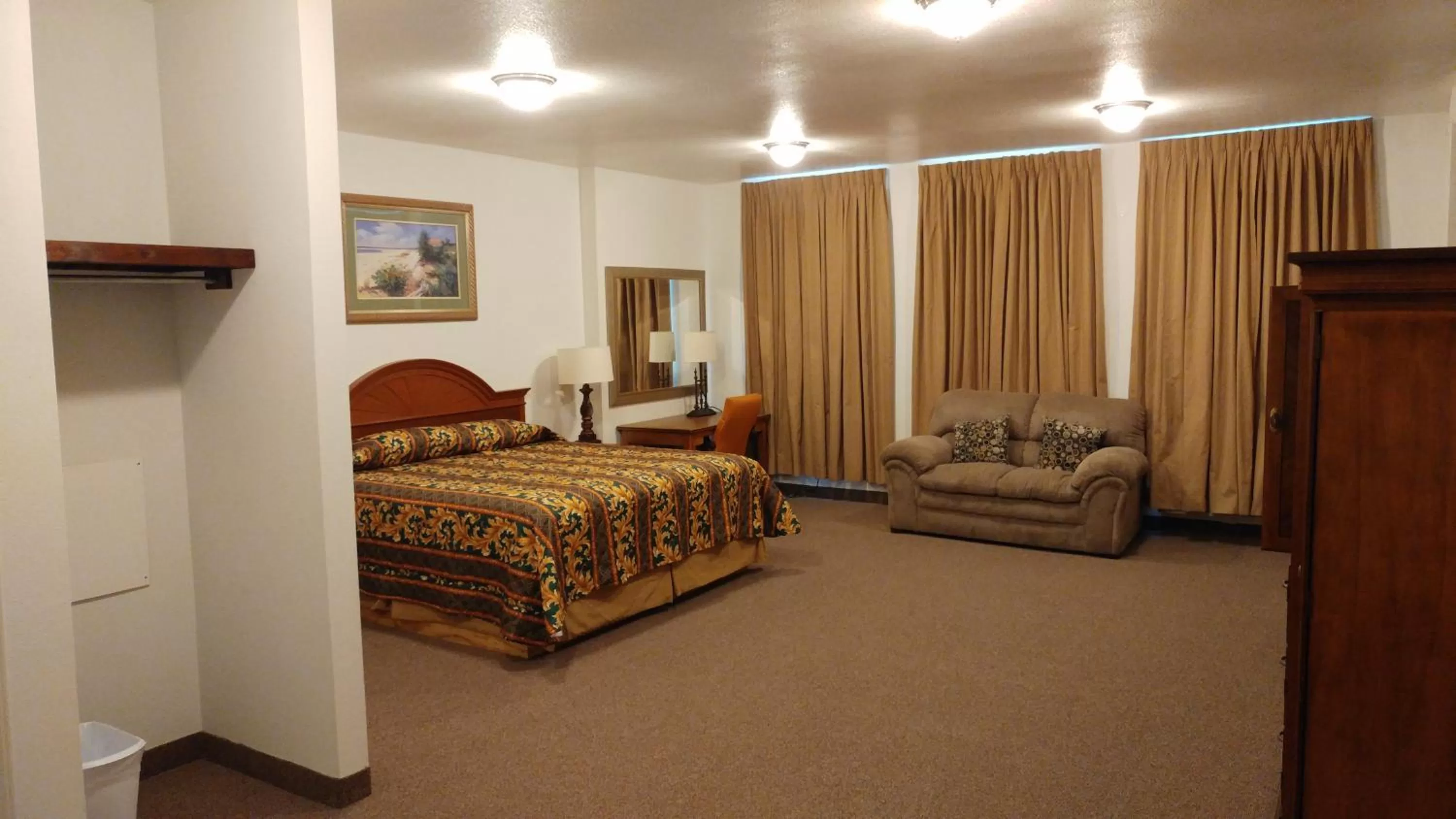 Bedroom, Bed in Country Regency Inn & Suites