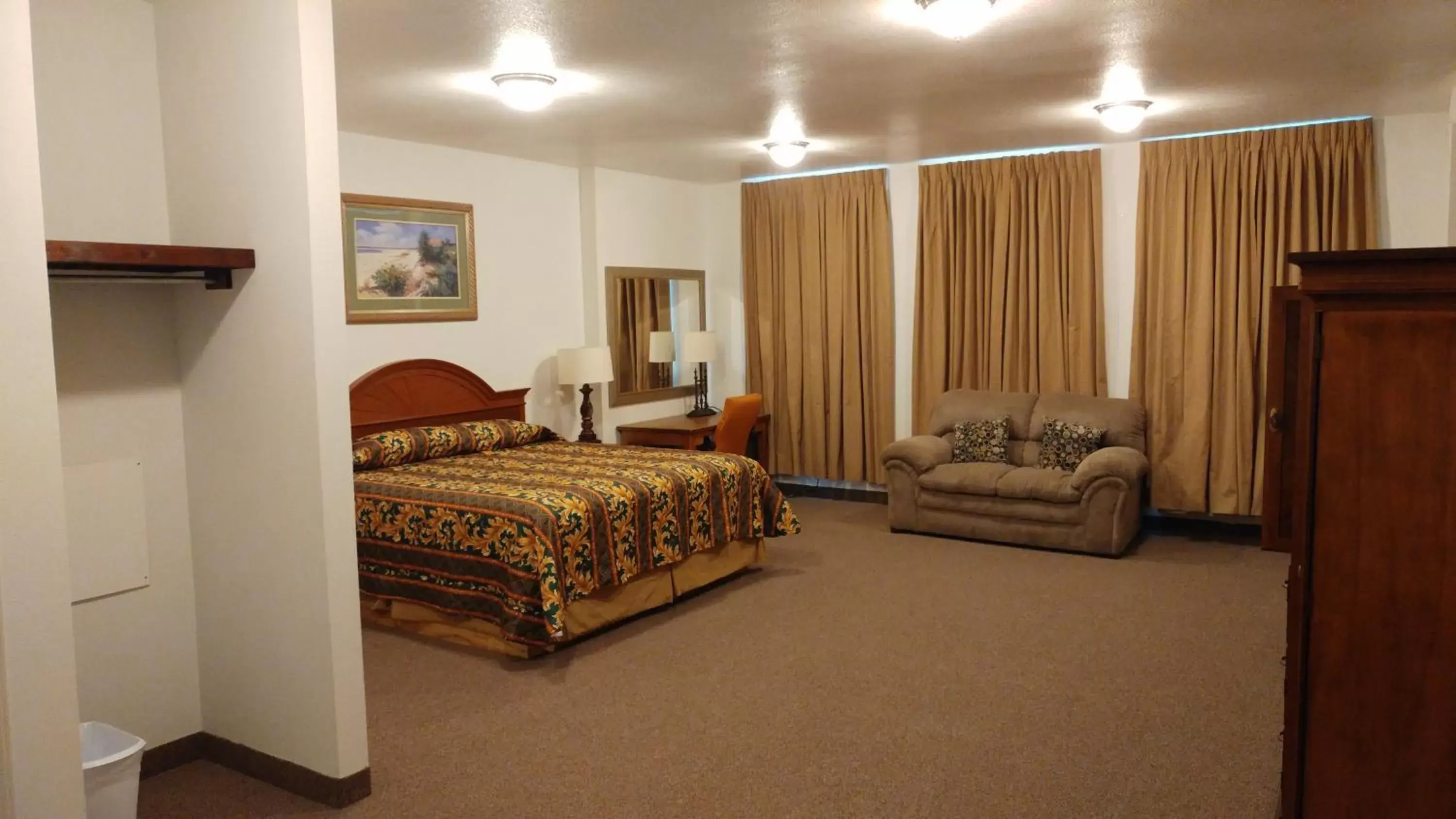 Bedroom in Country Regency Inn & Suites