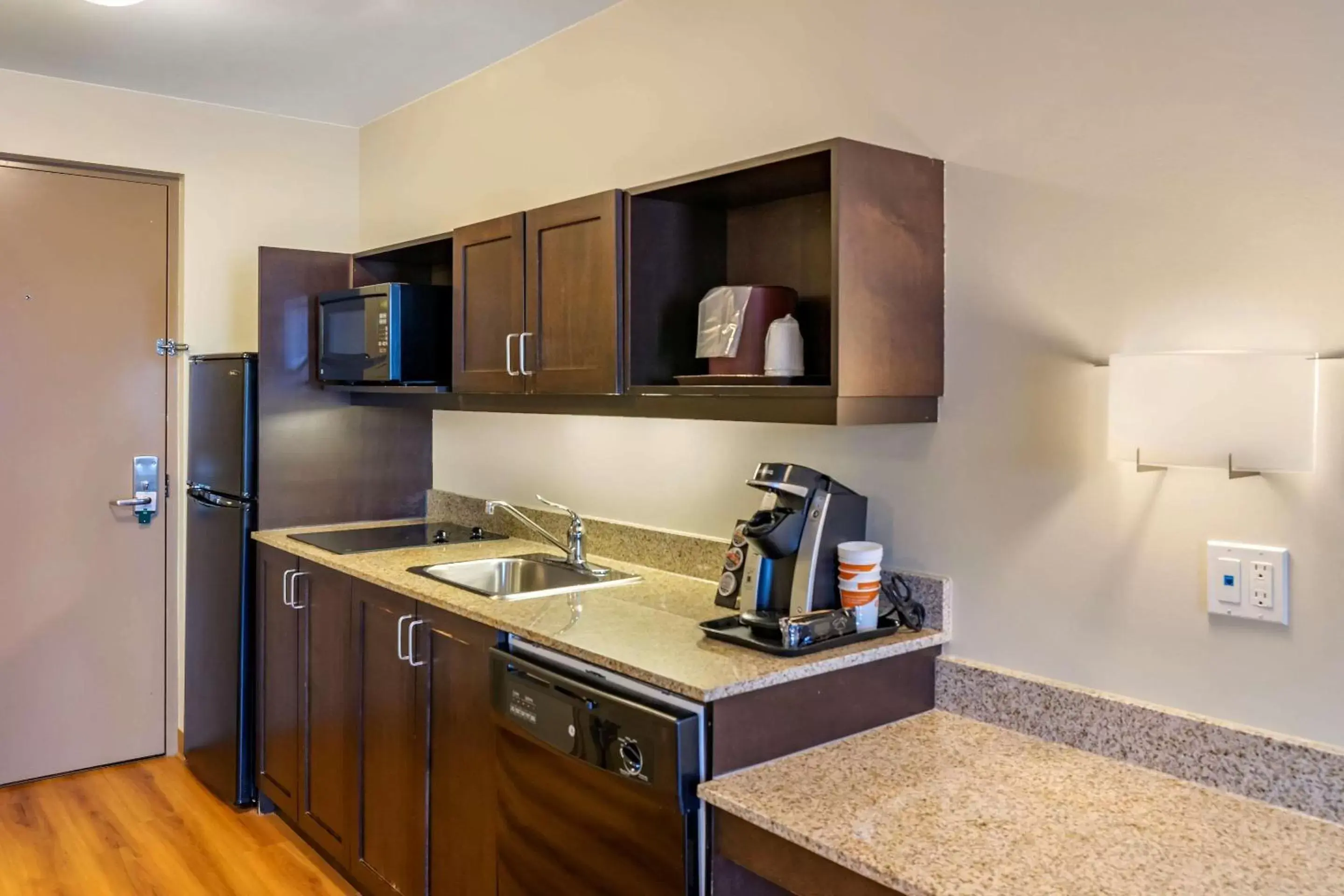 Photo of the whole room, Kitchen/Kitchenette in Quality Inn Winkler