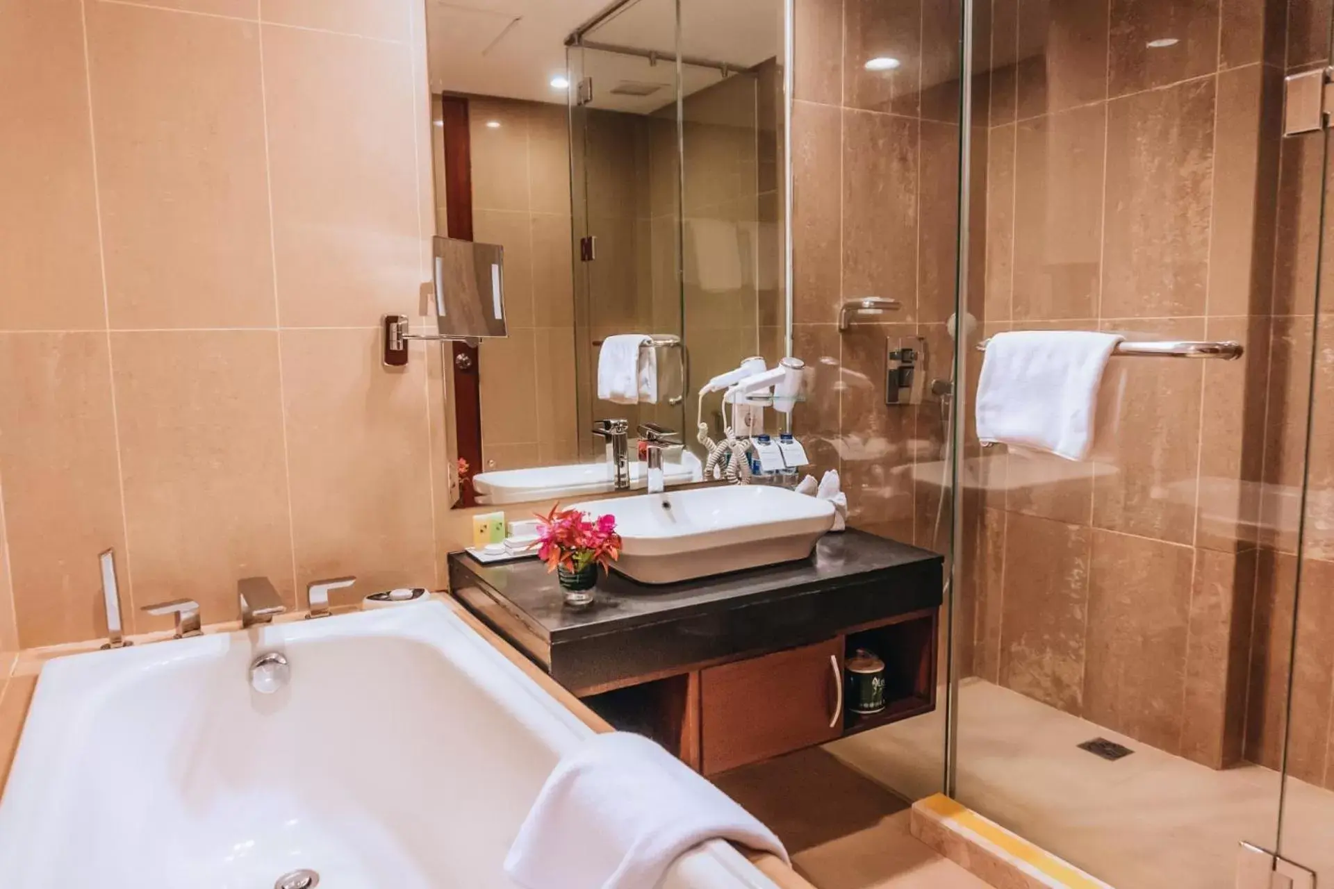 Bath, Bathroom in Swiss-Belinn SKA Pekanbaru