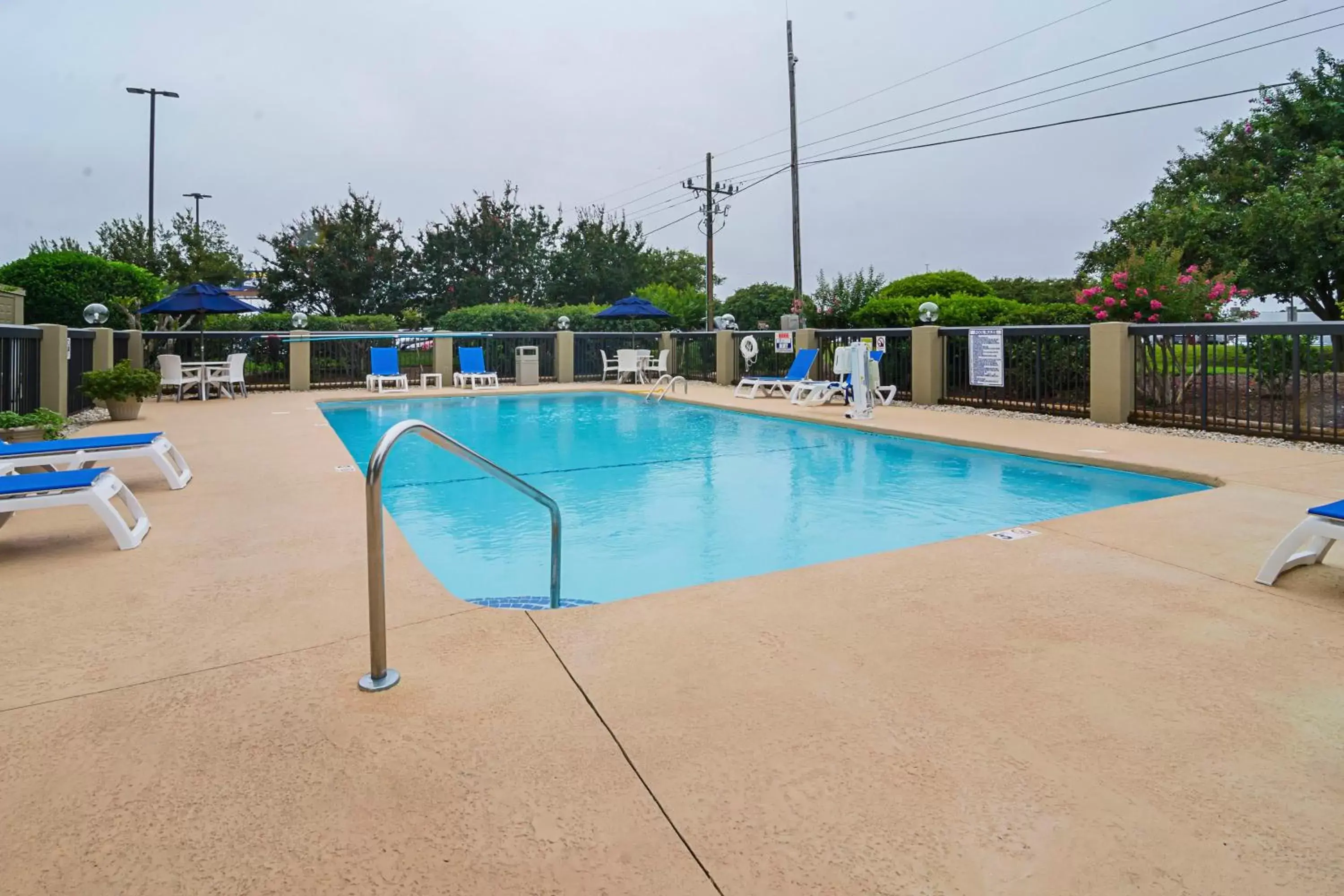 Swimming Pool in Comfort Inn University Wilmington