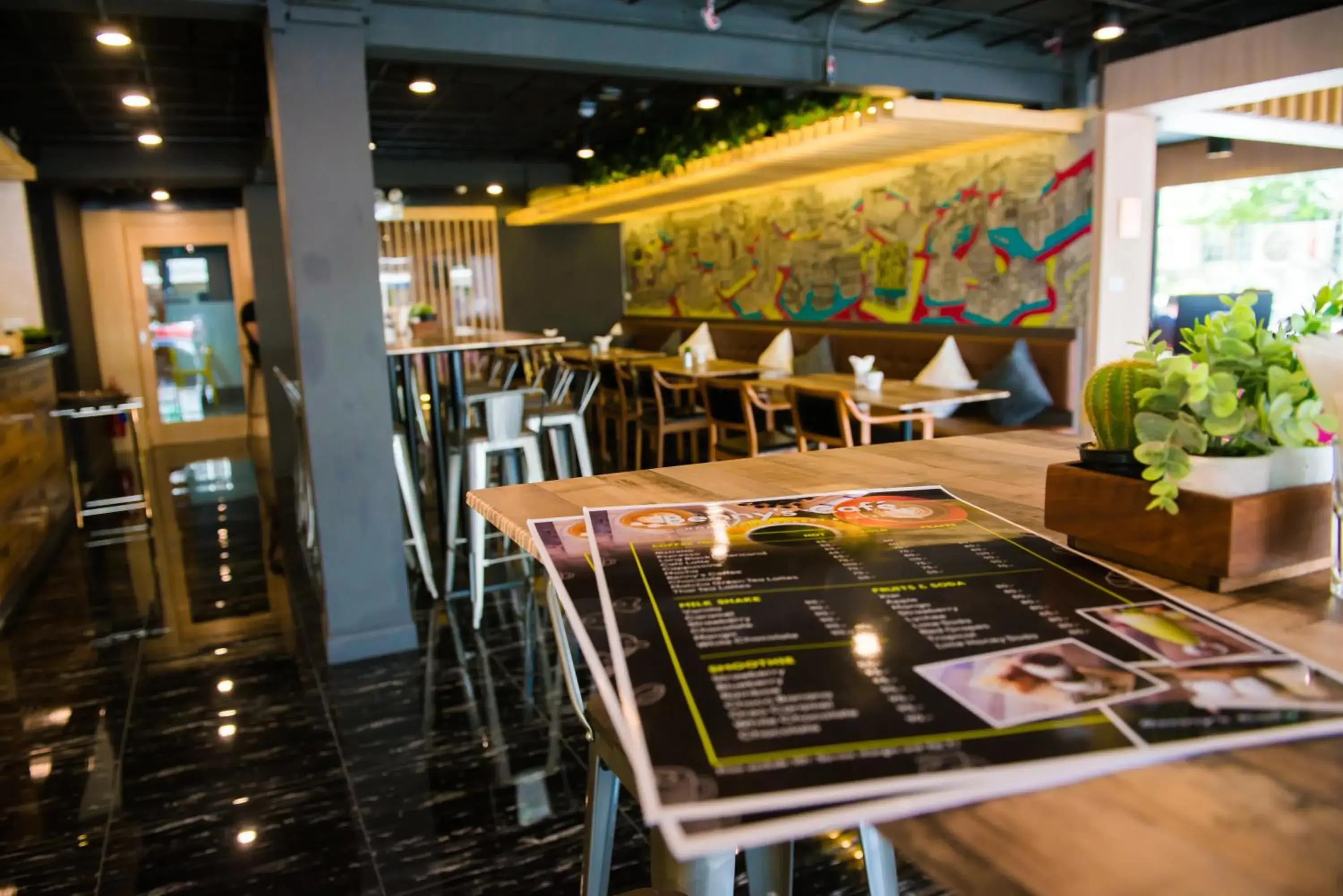 Restaurant/Places to Eat in GN Luxury Hostel