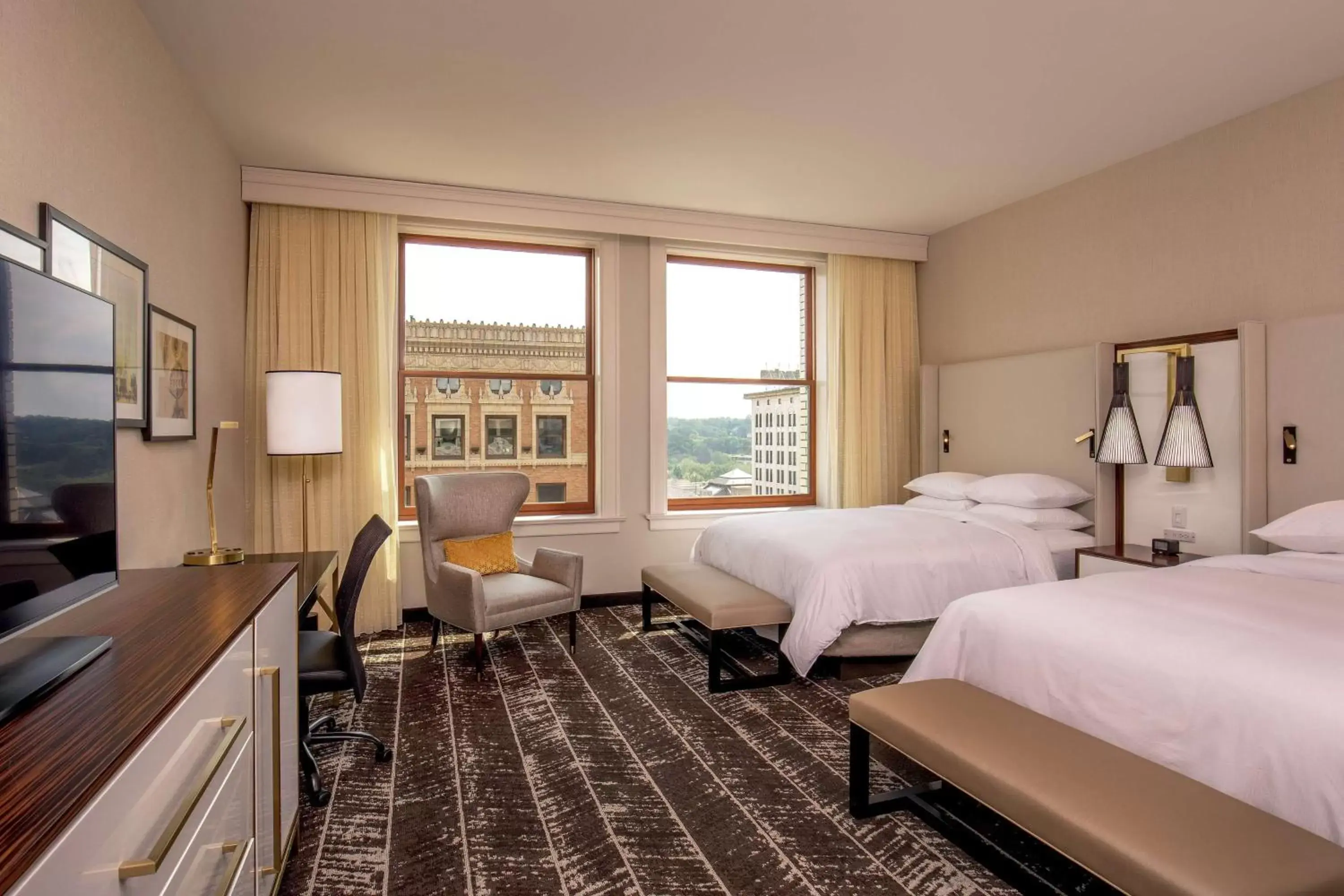 Bedroom in Doubletree By Hilton Youngstown Downtown
