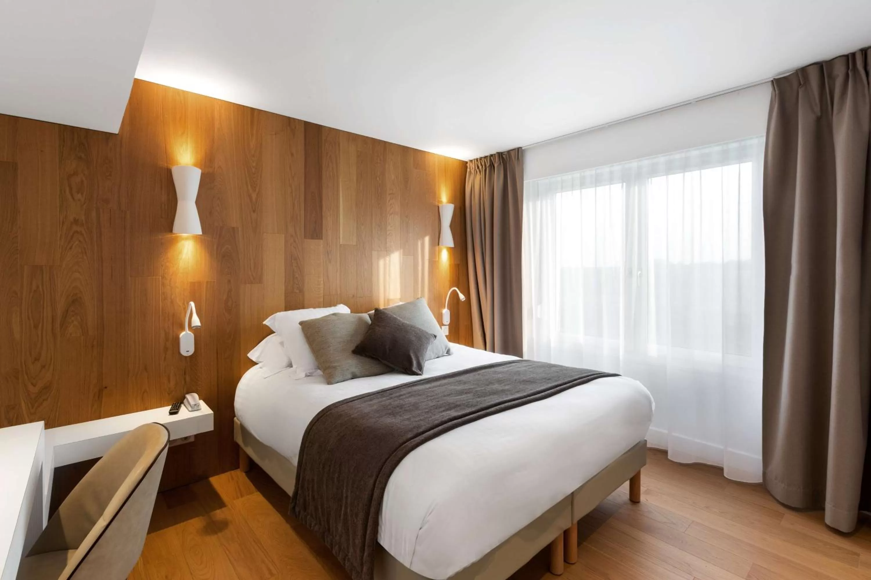 Photo of the whole room, Bed in Best Western L'Aquarium Arras Nord