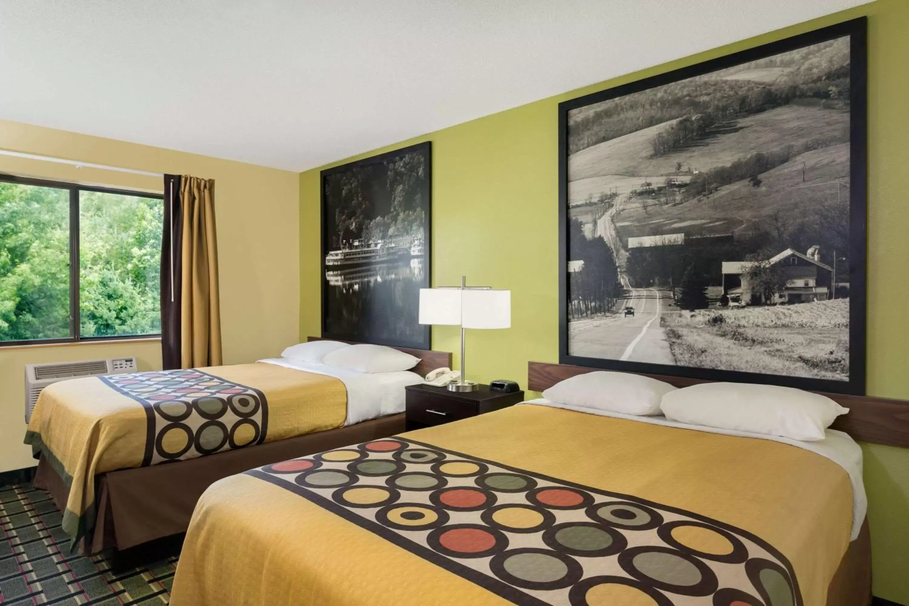 Photo of the whole room, Bed in Super 8 by Wyndham Marietta