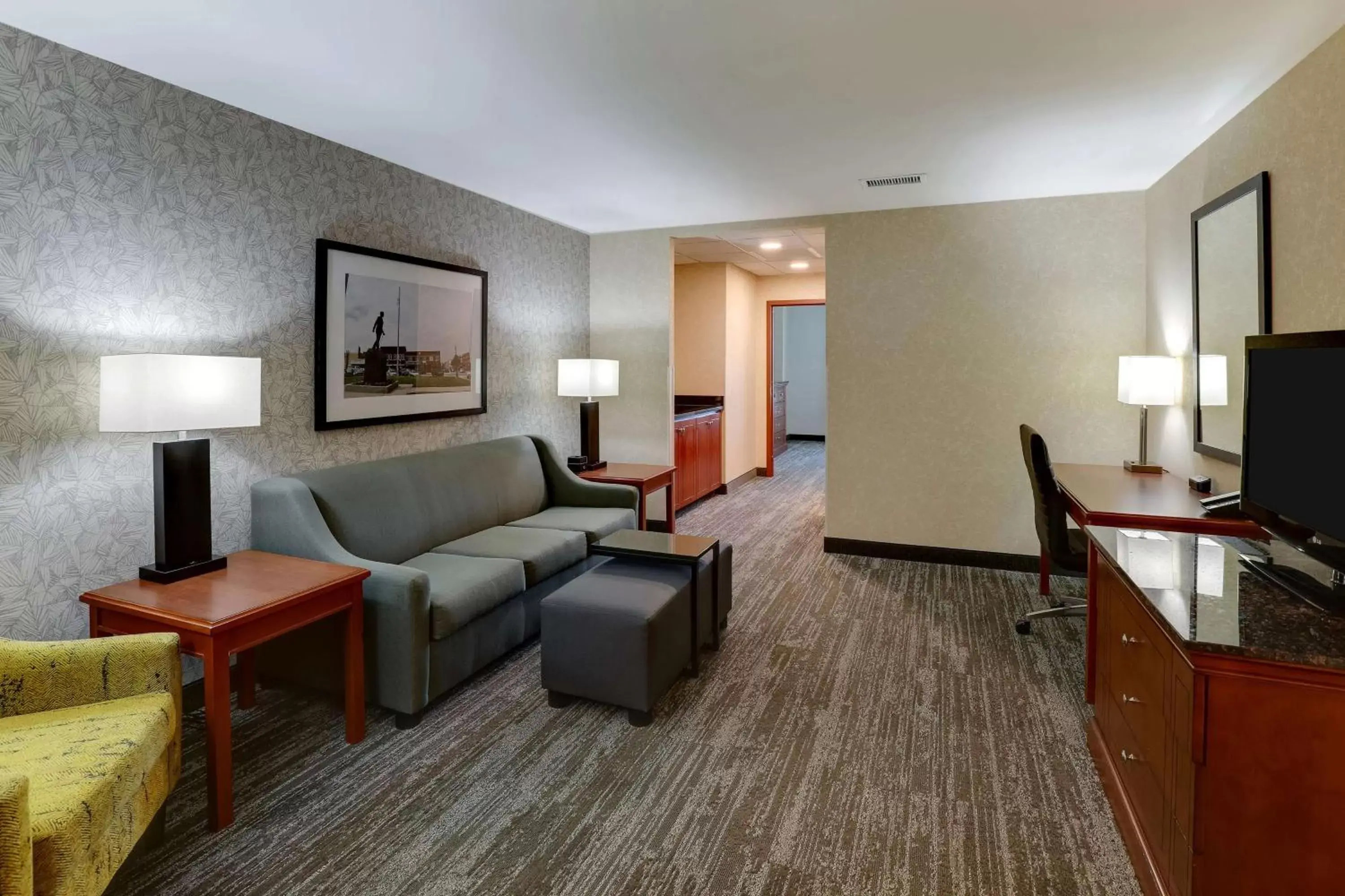 Bedroom, Seating Area in Drury Inn & Suites Independence Kansas City