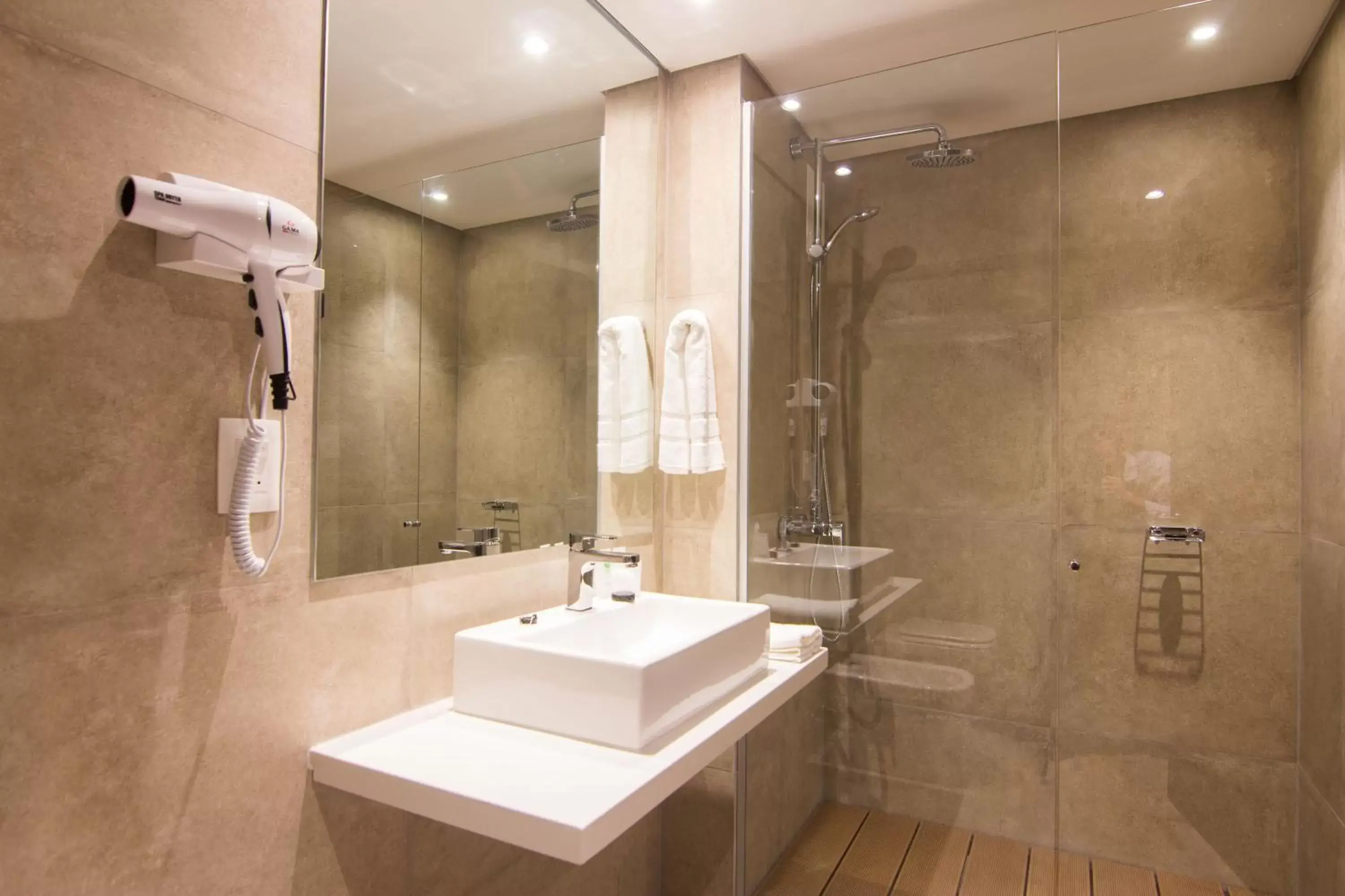 Shower, Bathroom in Hotel Ciudadano Suites