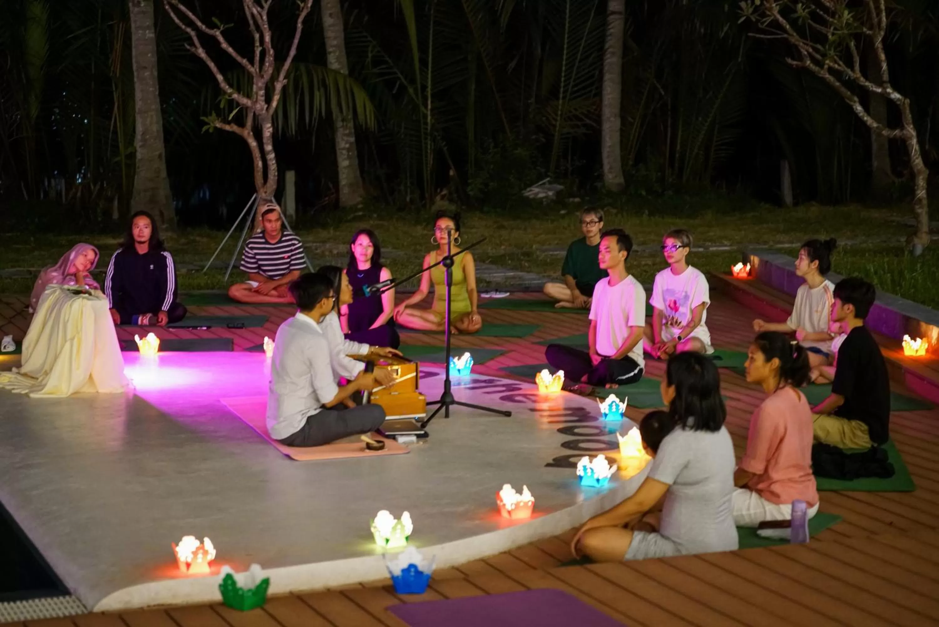 Night in Moodhoian Riverside Resort & Spa