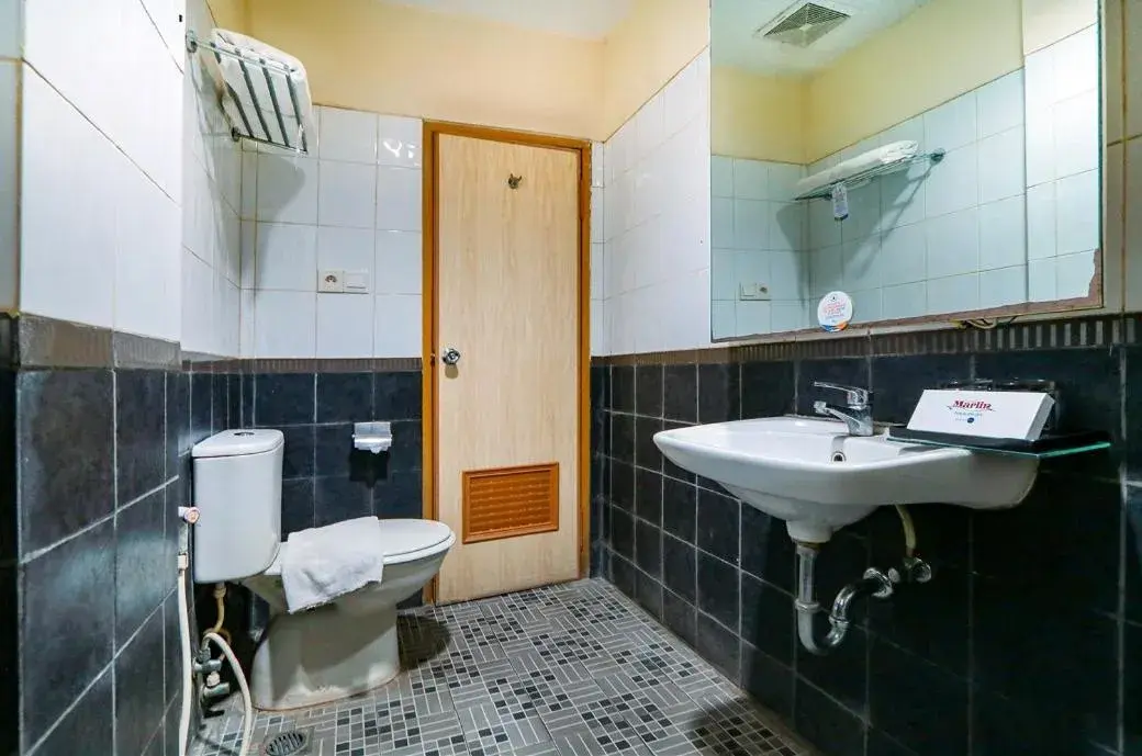 Bathroom in Hotel Marlin Pekalongan