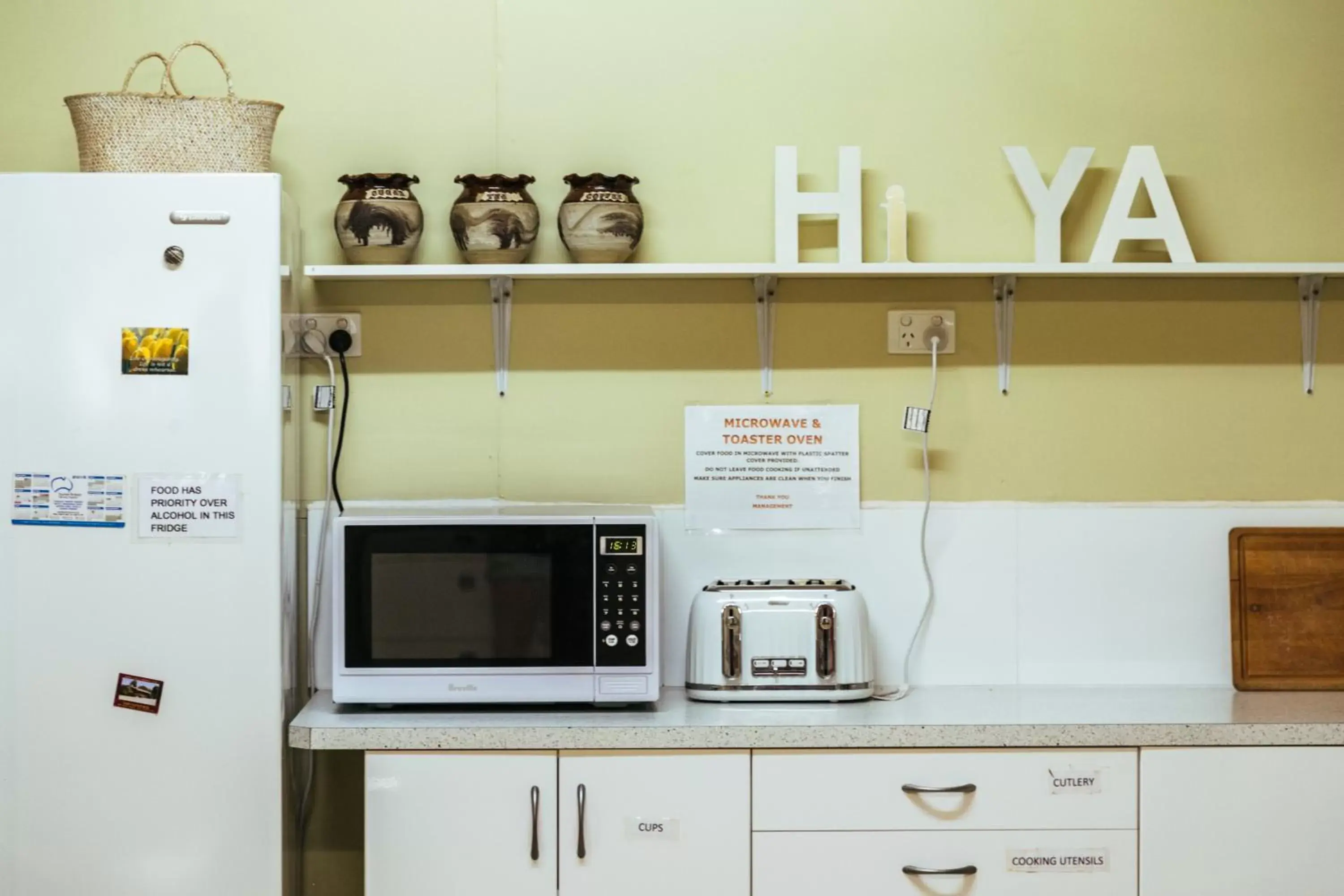 Kitchen or kitchenette, Kitchen/Kitchenette in Broken Hill Tourist Lodge