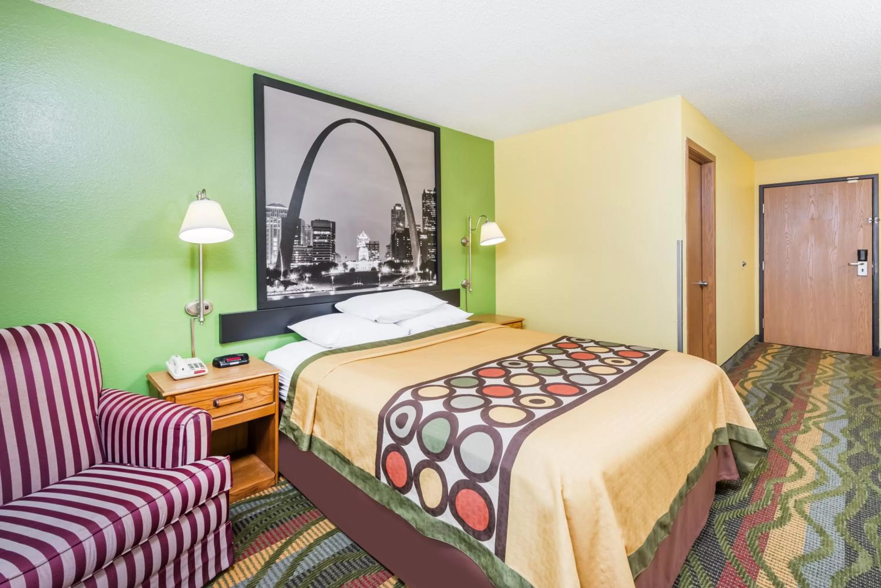 Bedroom, Bed in Super 8 by Wyndham Jacksonville