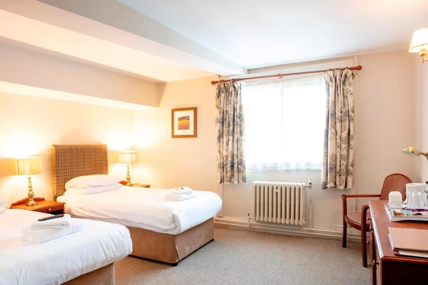 Photo of the whole room, Bed in The Old Bell - Warminster