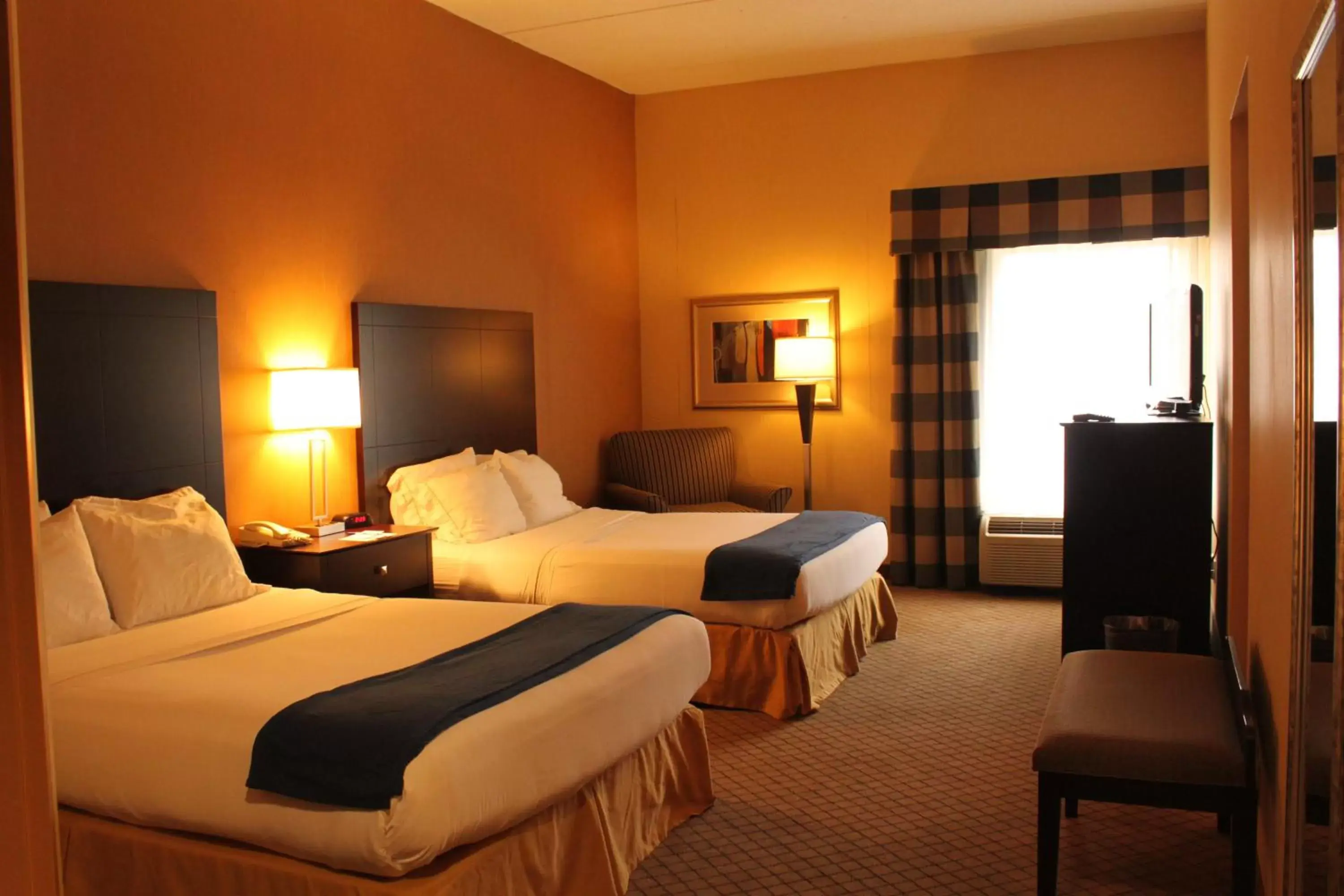Photo of the whole room, Bed in Holiday Inn Express Lewisburg - New Columbia, an IHG Hotel