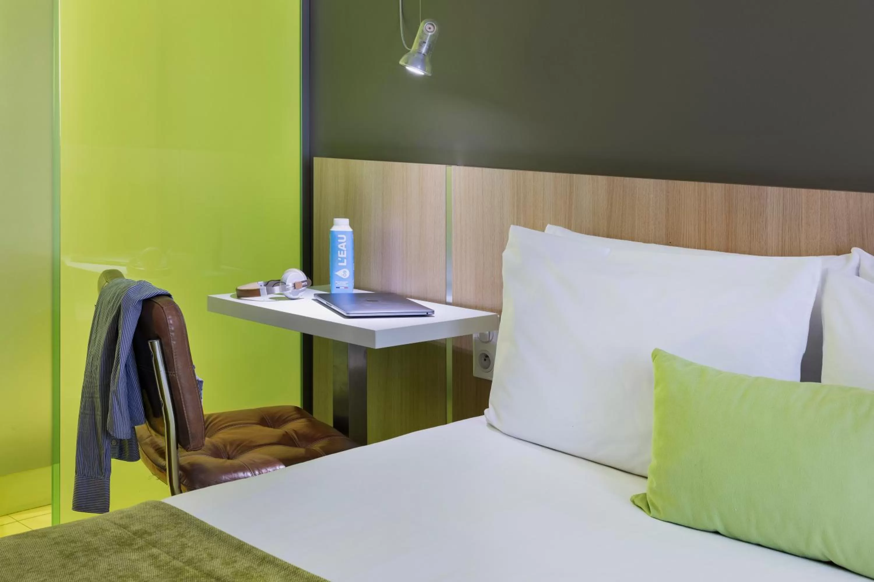 Bed in Mercure Paris Gare du Nord