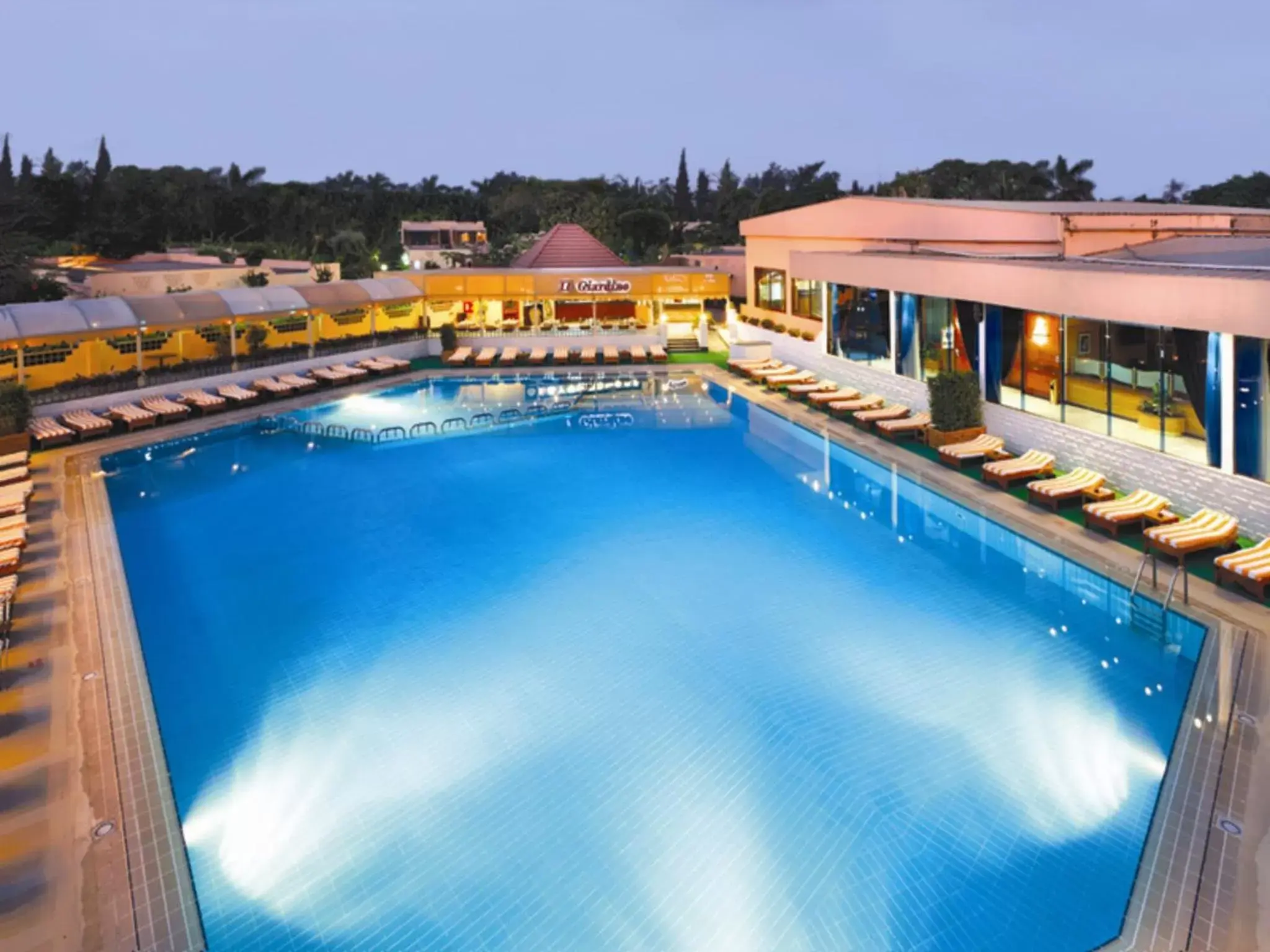 Swimming Pool in Cairo Pyramids Hotel