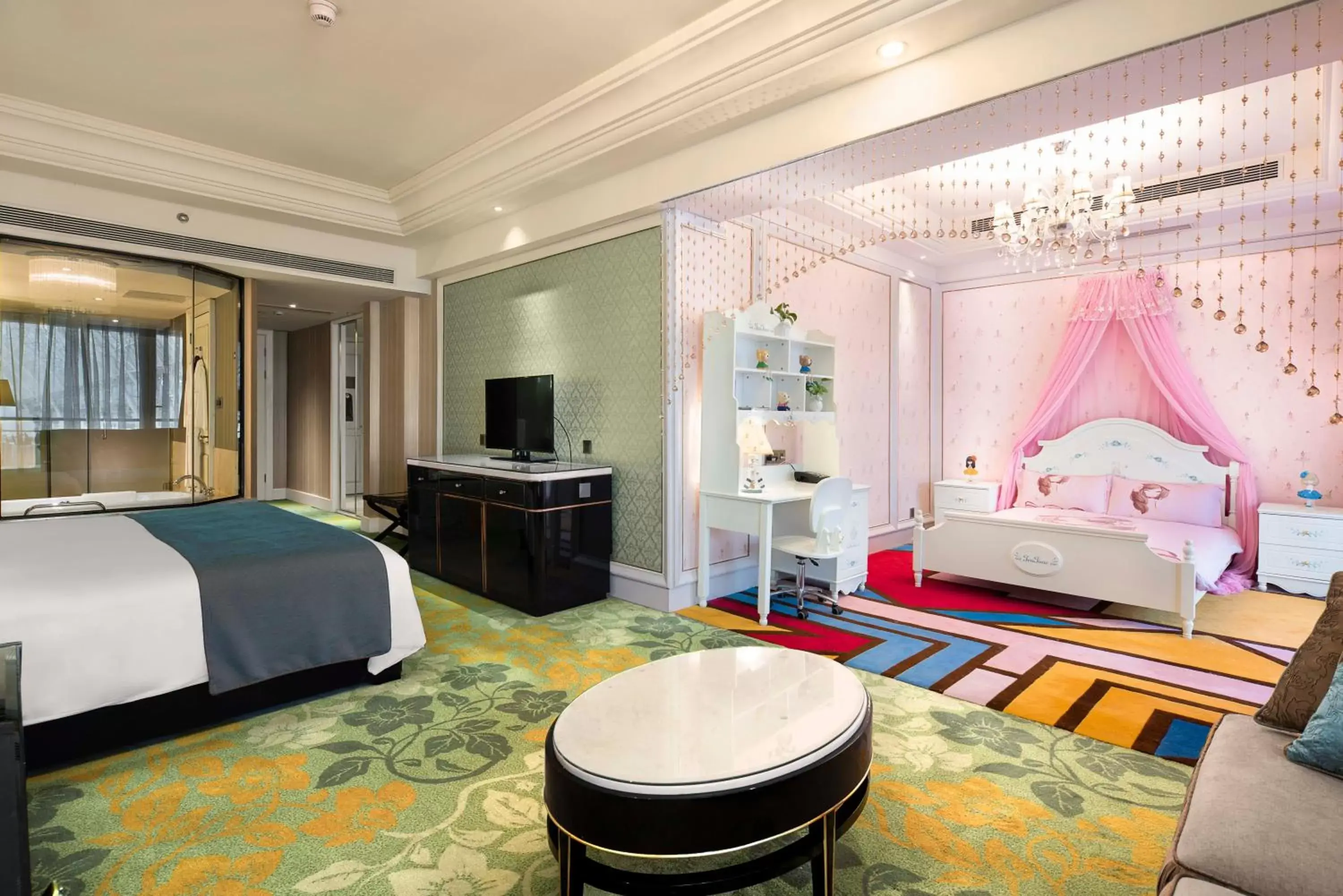 Bedroom in InterContinental Chengdu Global Center, an IHG Hotel