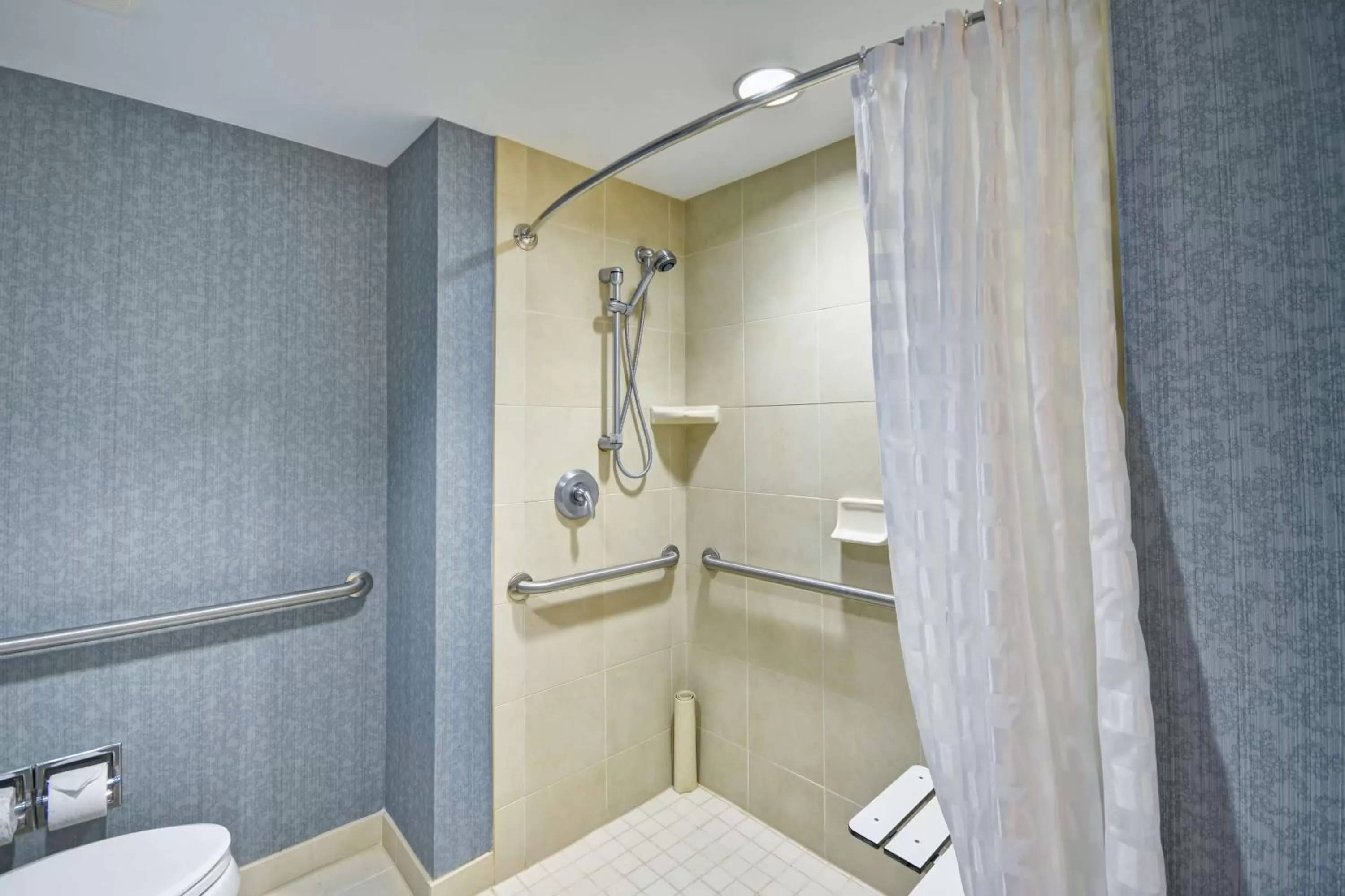 Bathroom in Hyatt Place Chicago/Naperville/Warrenville