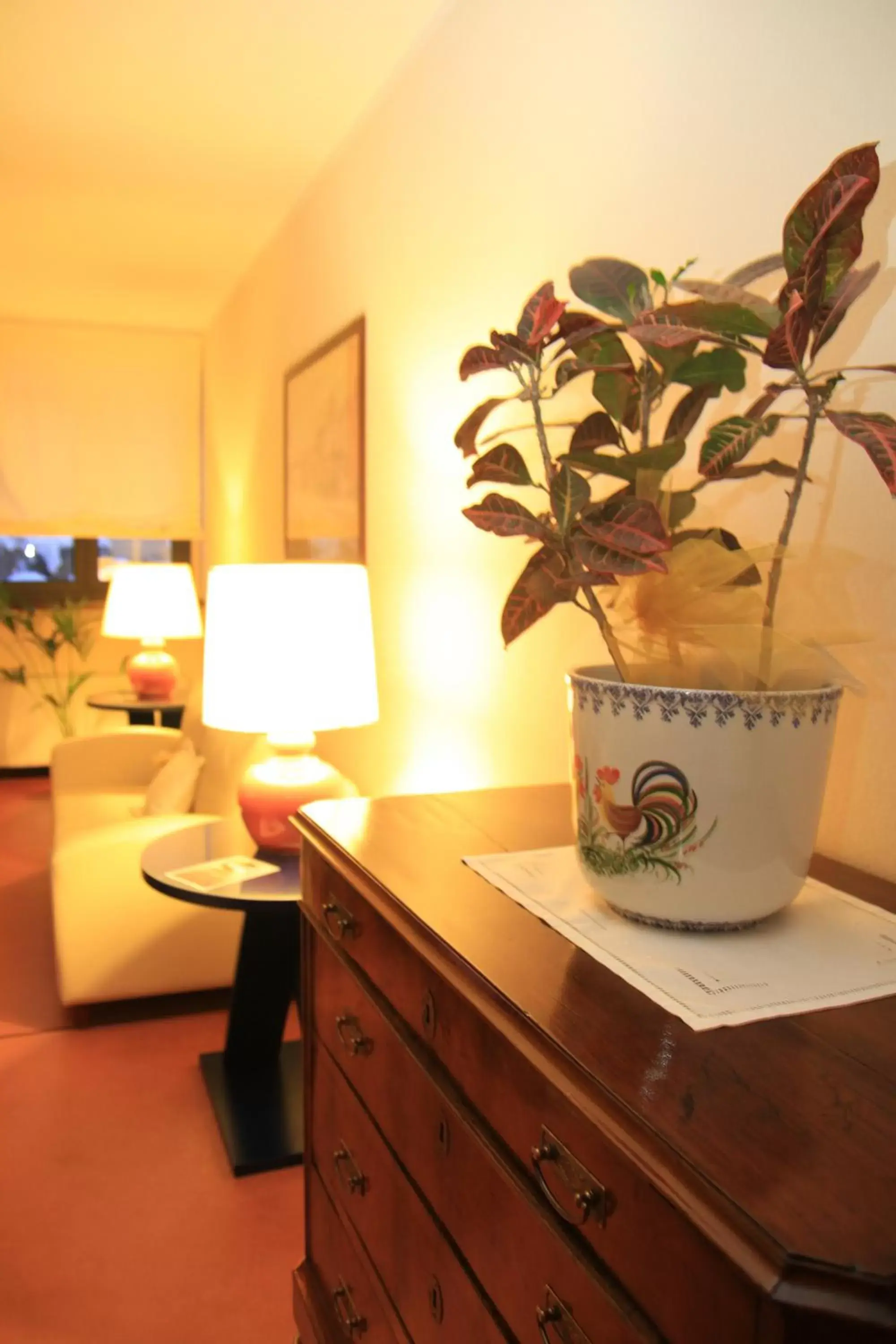 Communal lounge/ TV room, Bathroom in Albergo della Ceramica