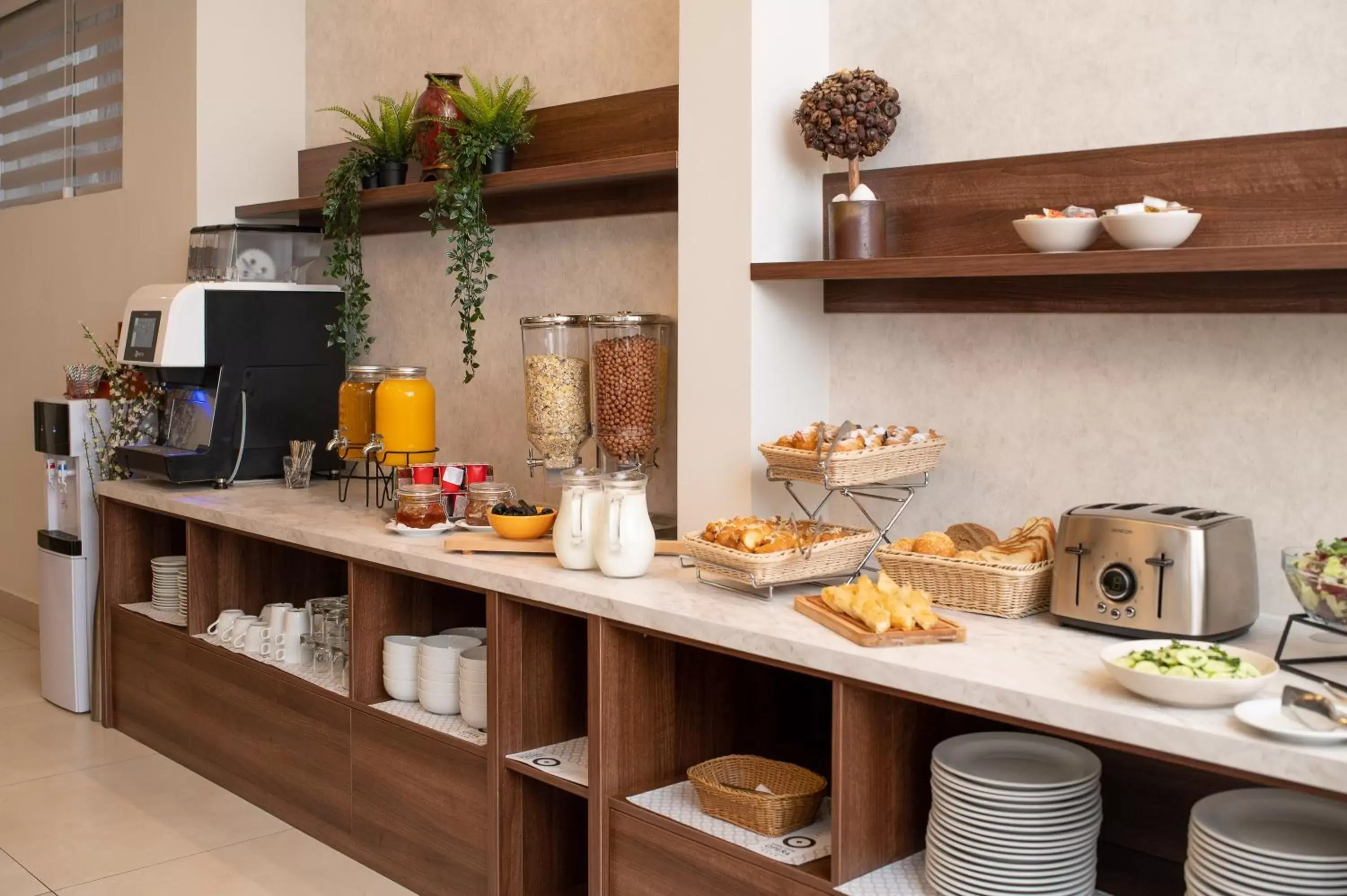 Food and drinks in Hotel Opera Garni Food and drinks in Hotel Opera Garni