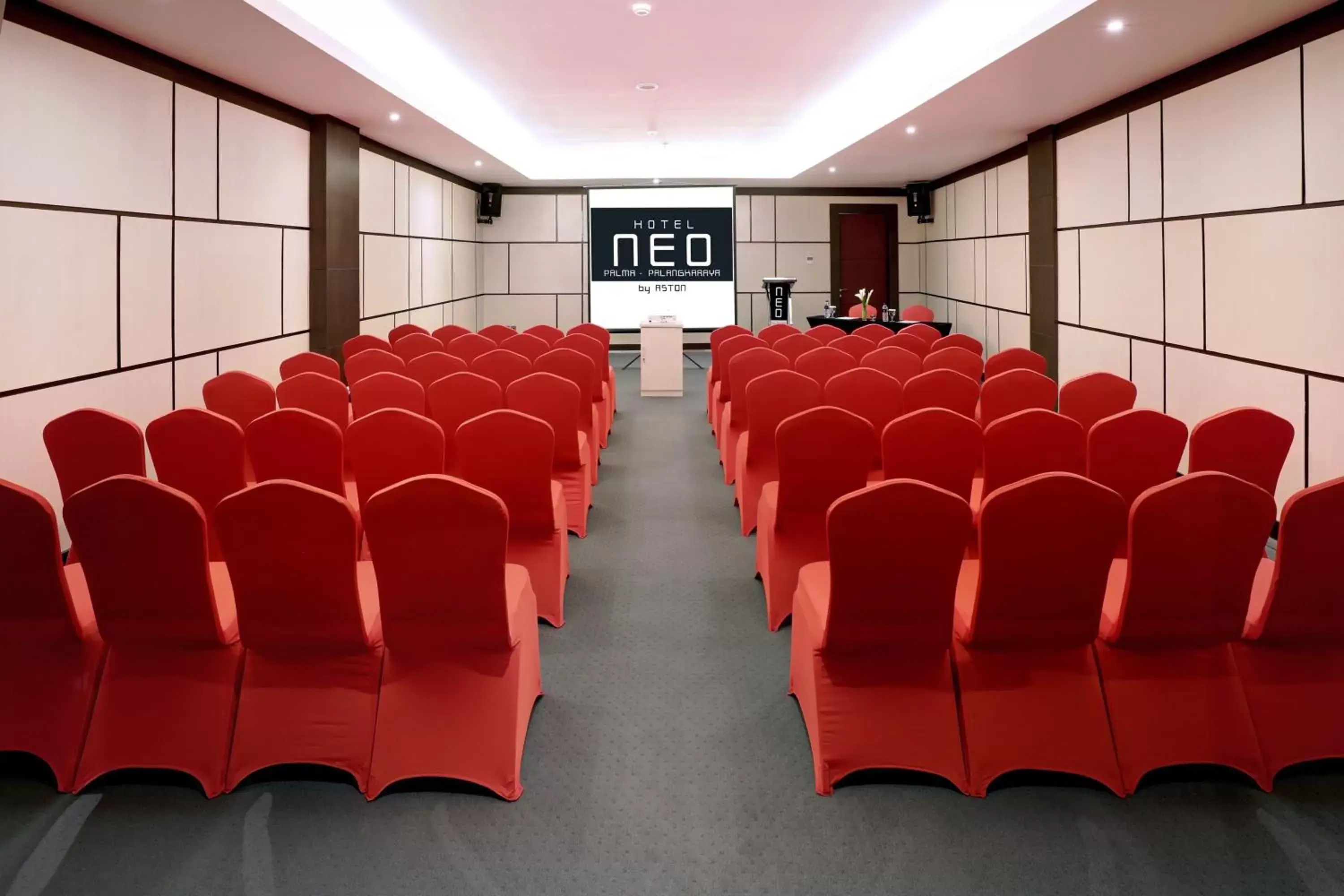 Meeting/conference room in Hotel Neo Palma Palangkaraya by ASTON