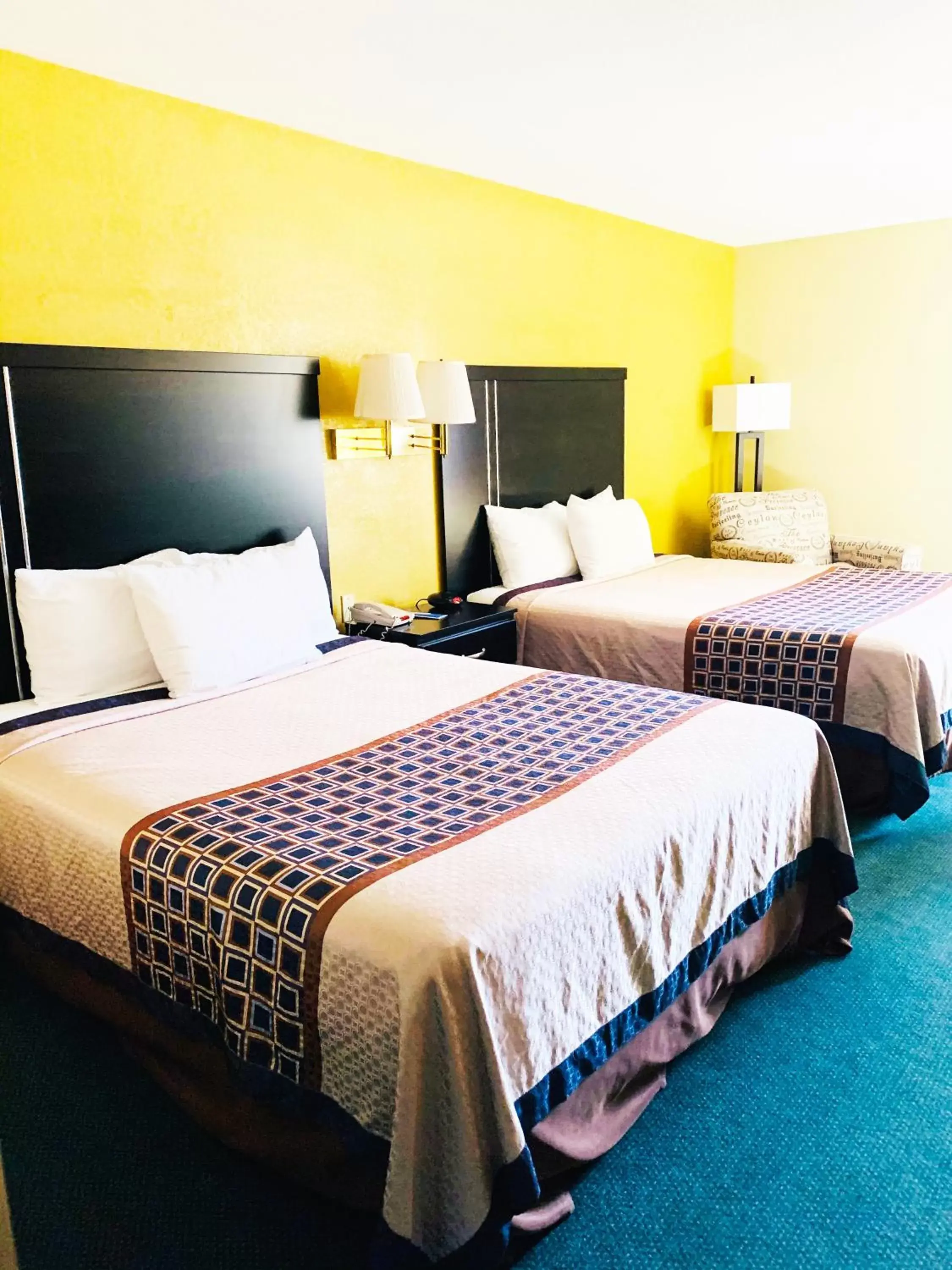 Bed in Rodeway Inn & Suites Bed in Rodeway Inn & Suites