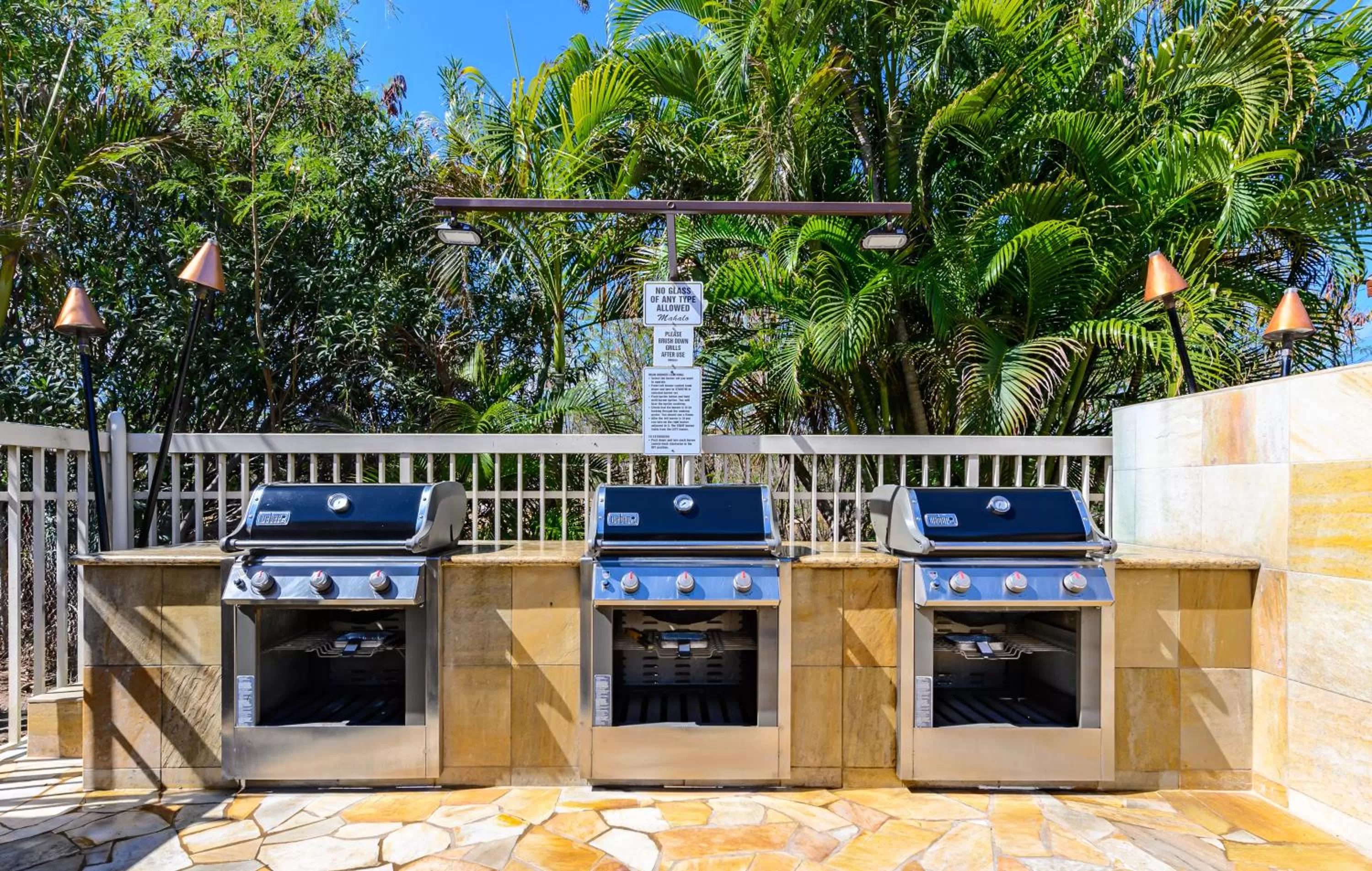 Property building in Castle At Maui Banyan