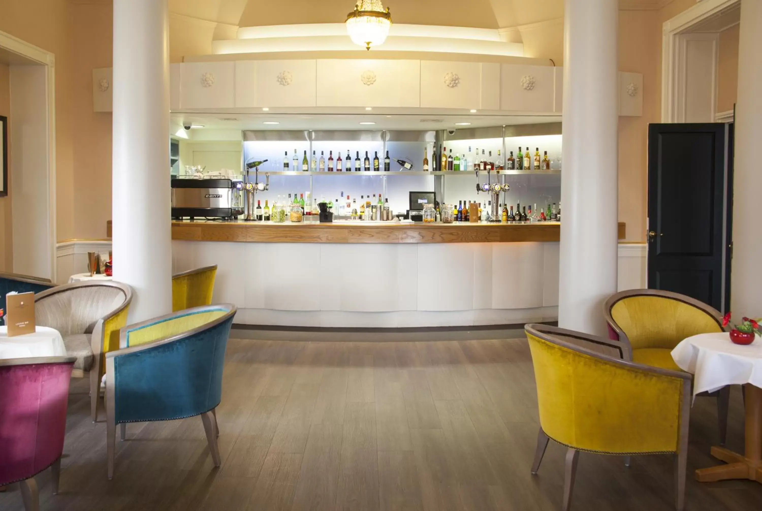 Lounge or bar, Lounge/Bar in Bromley Court Hotel London