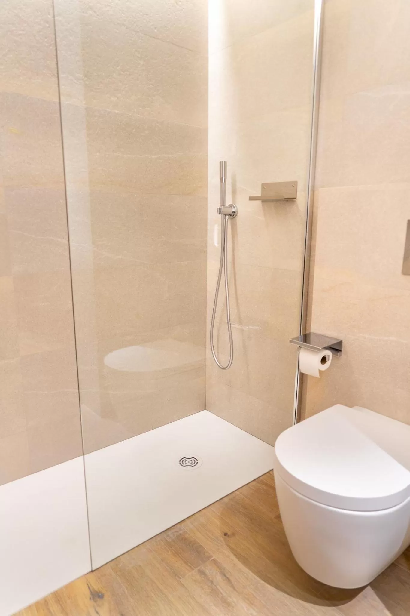 Toilet in Caledonian