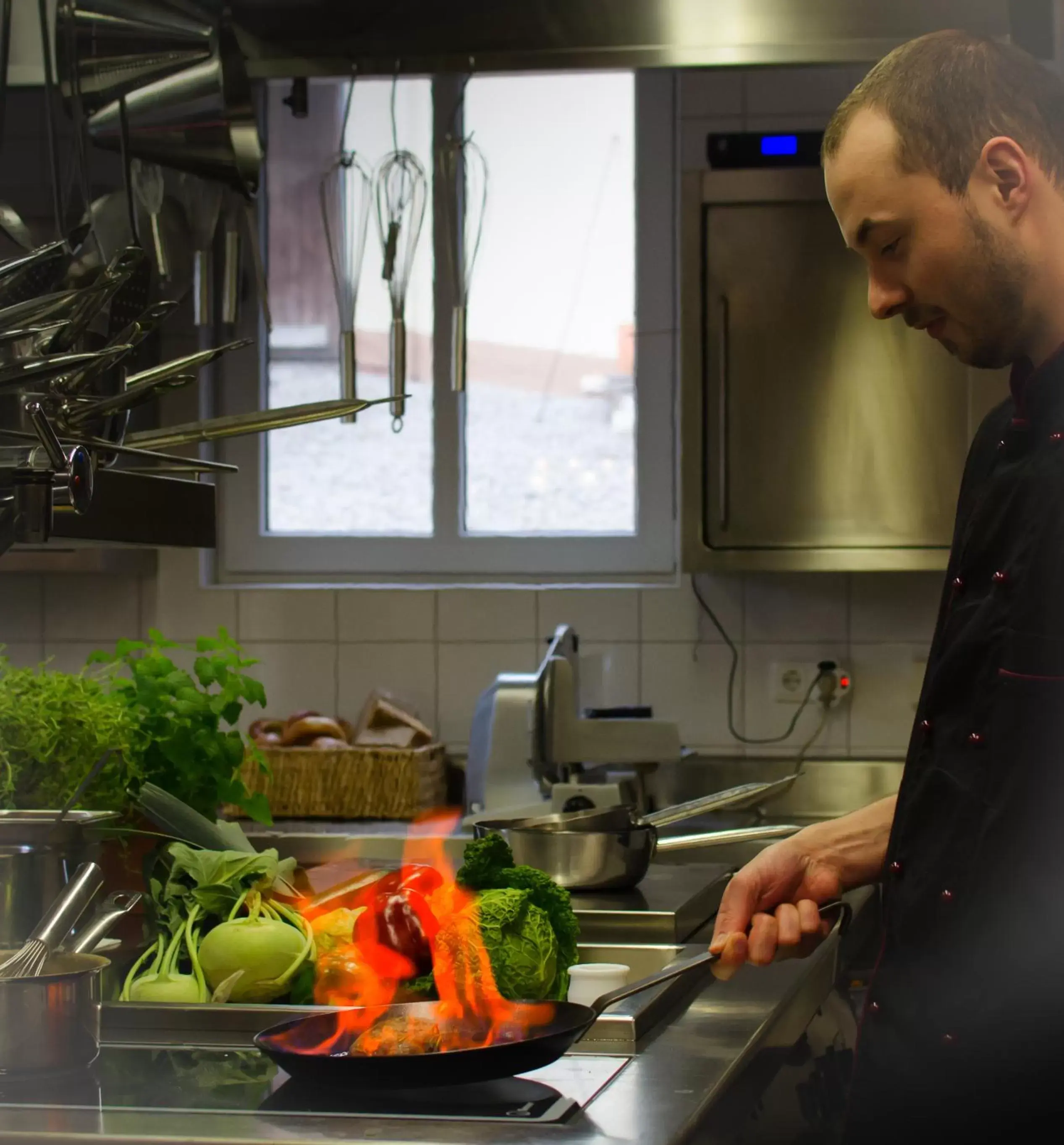 People, Kitchen/Kitchenette in Landhotel Zum Goldenen Kreuz