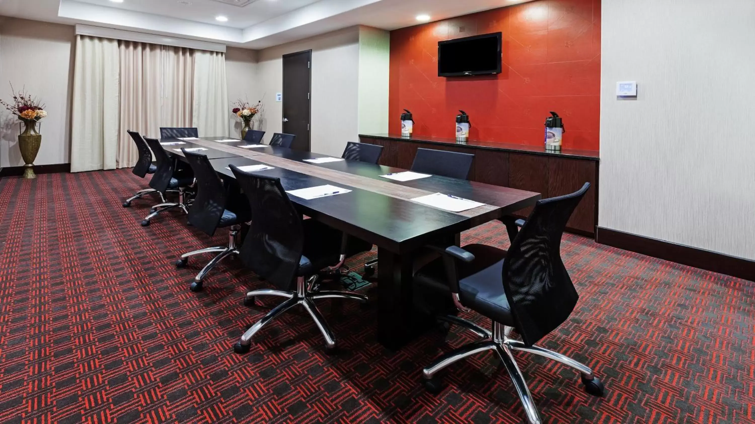 Meeting/conference room in Holiday Inn Express Hotel and Suites Duncan, an IHG Hotel