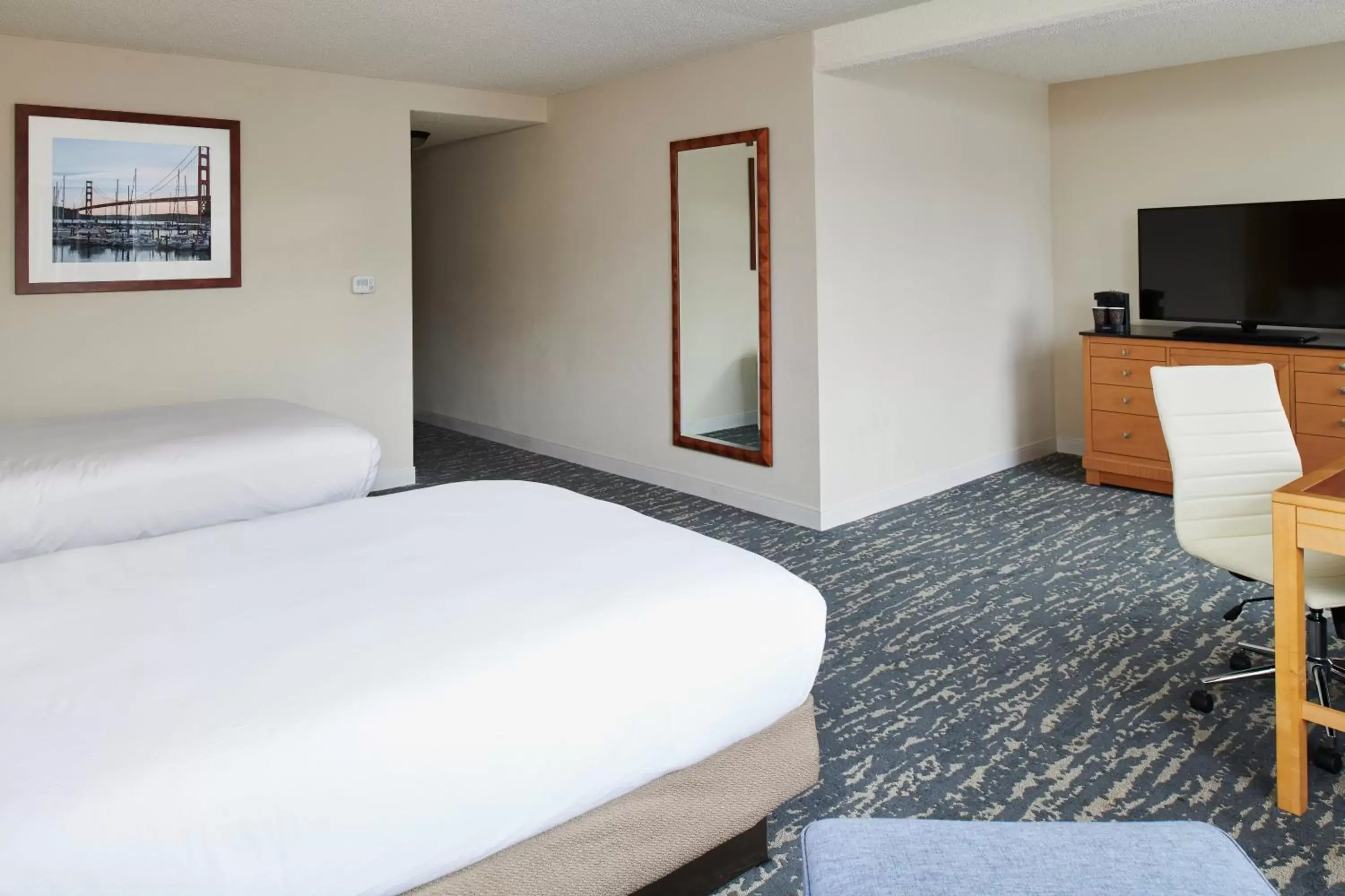 Bedroom, Bed in DoubleTree by Hilton Hotel Berkeley Marina