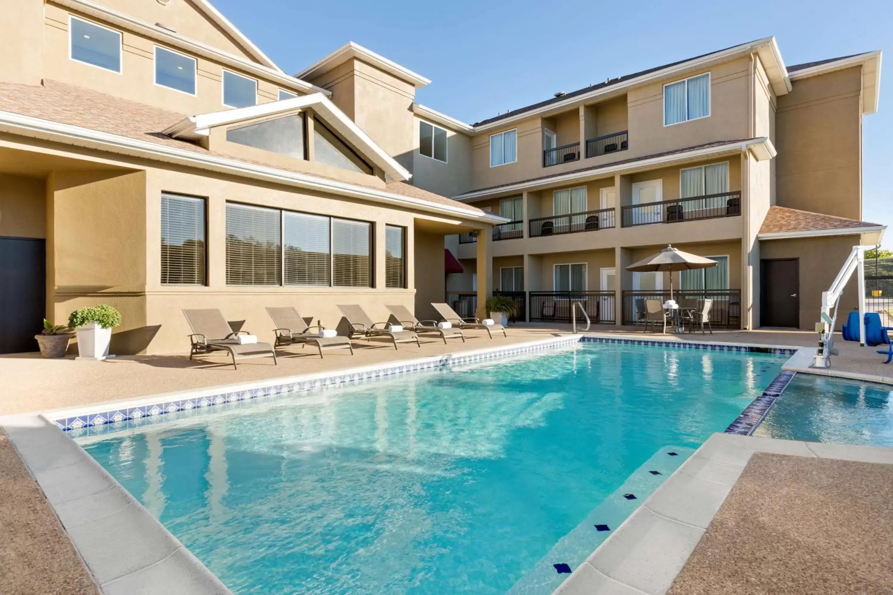 Activities, Swimming Pool in Country Inn & Suites by Radisson, Fort Worth West l-30 NAS JRB