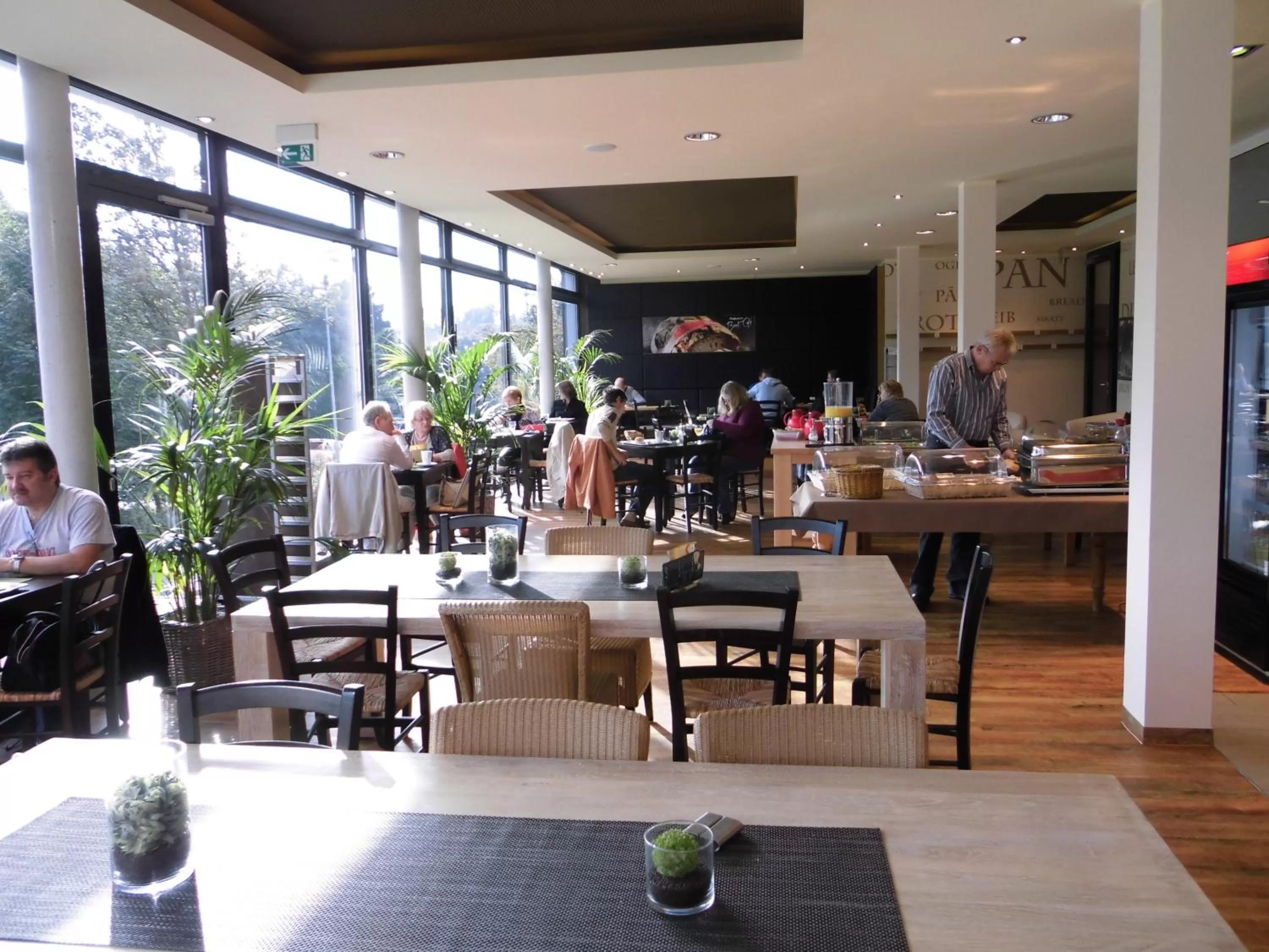 Restaurant/places to eat in Campushotel