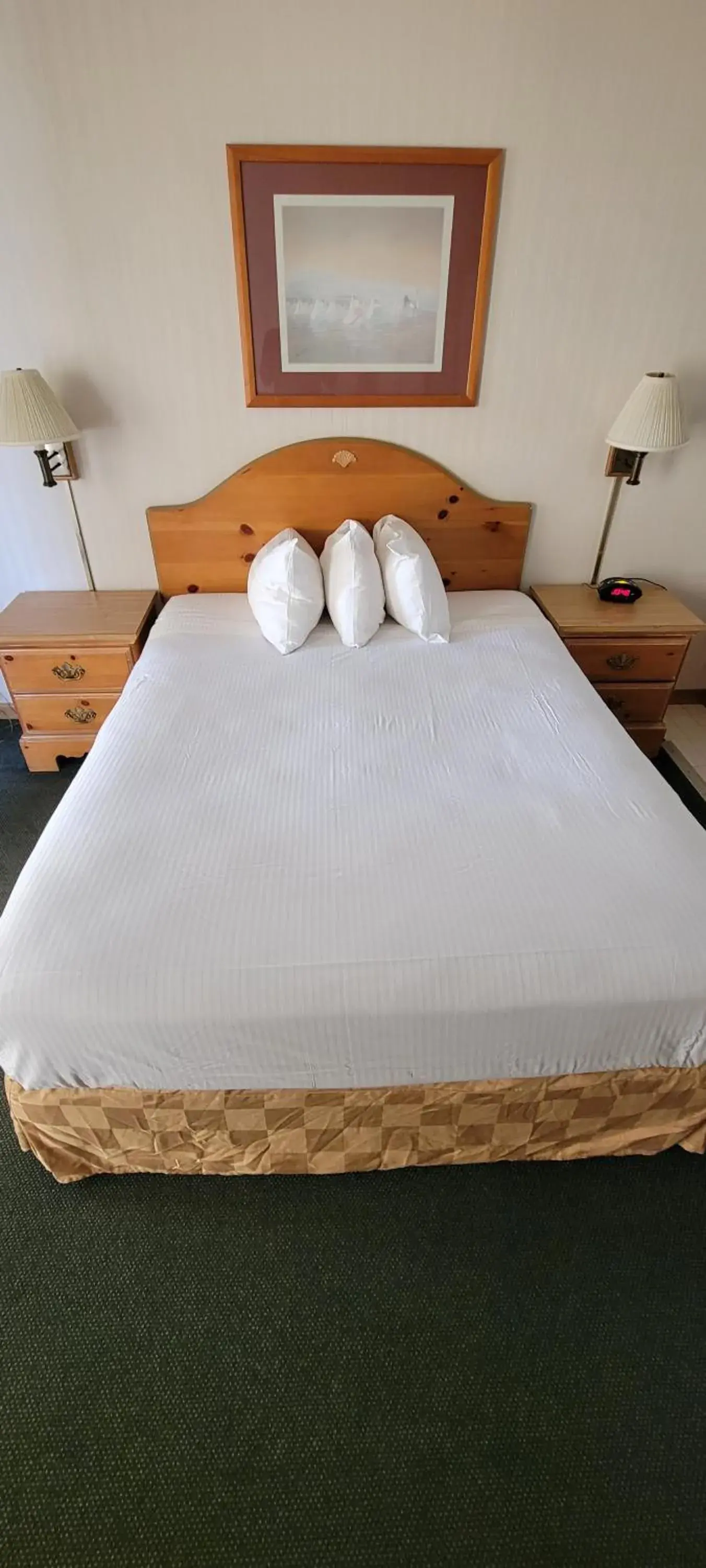 Bed in Thunderbird Inn of Mackinaw City Bed in Thunderbird Inn of Mackinaw City