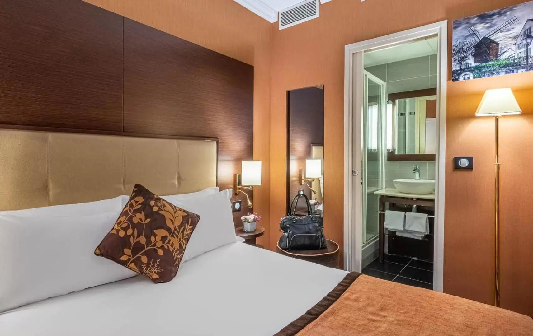 Bed in Hôtel 85 Saint Honore Bed in Hôtel 85 Saint Honore