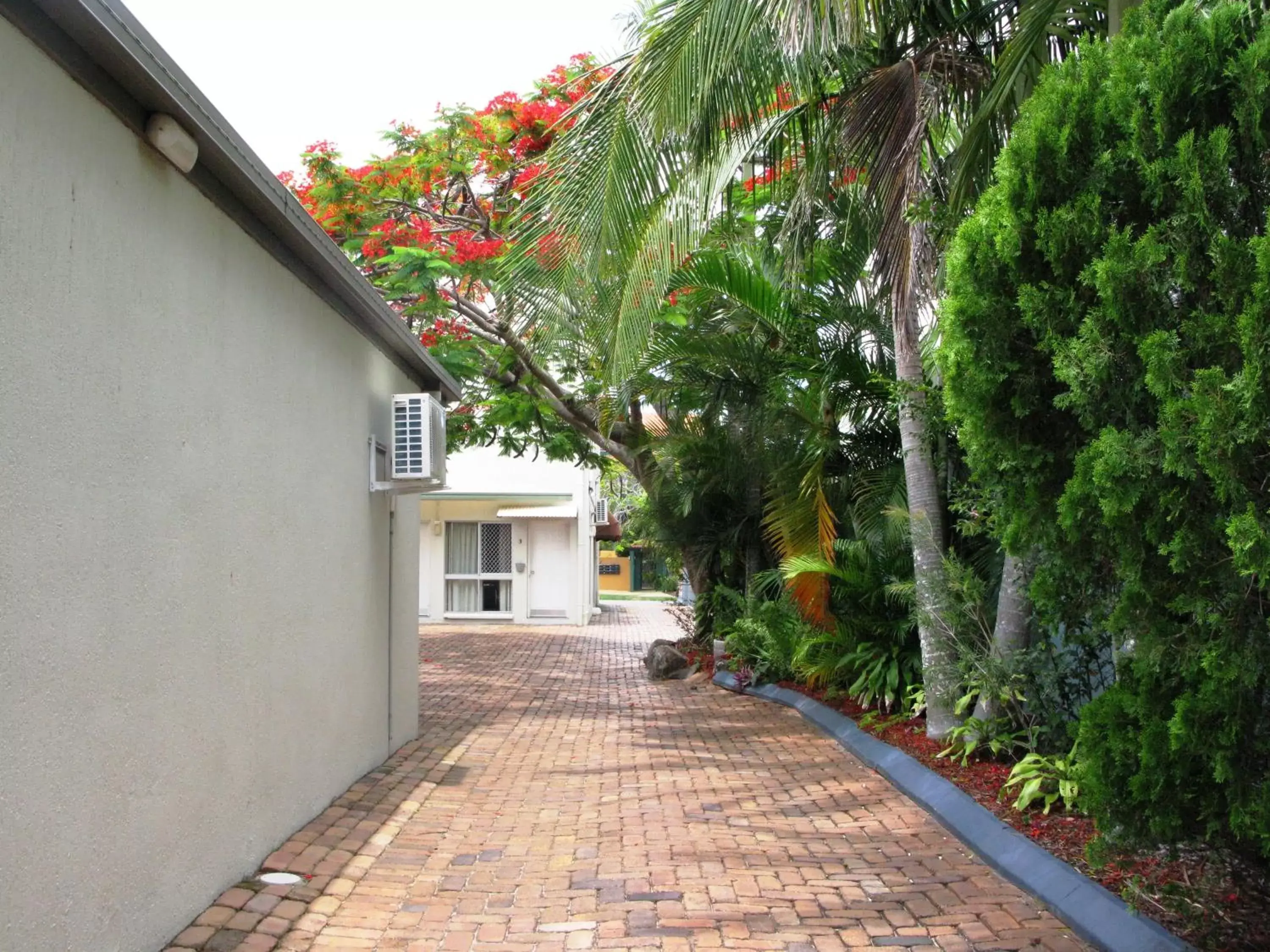 Day, Property Building in Central Motel Mooloolaba and Apartments