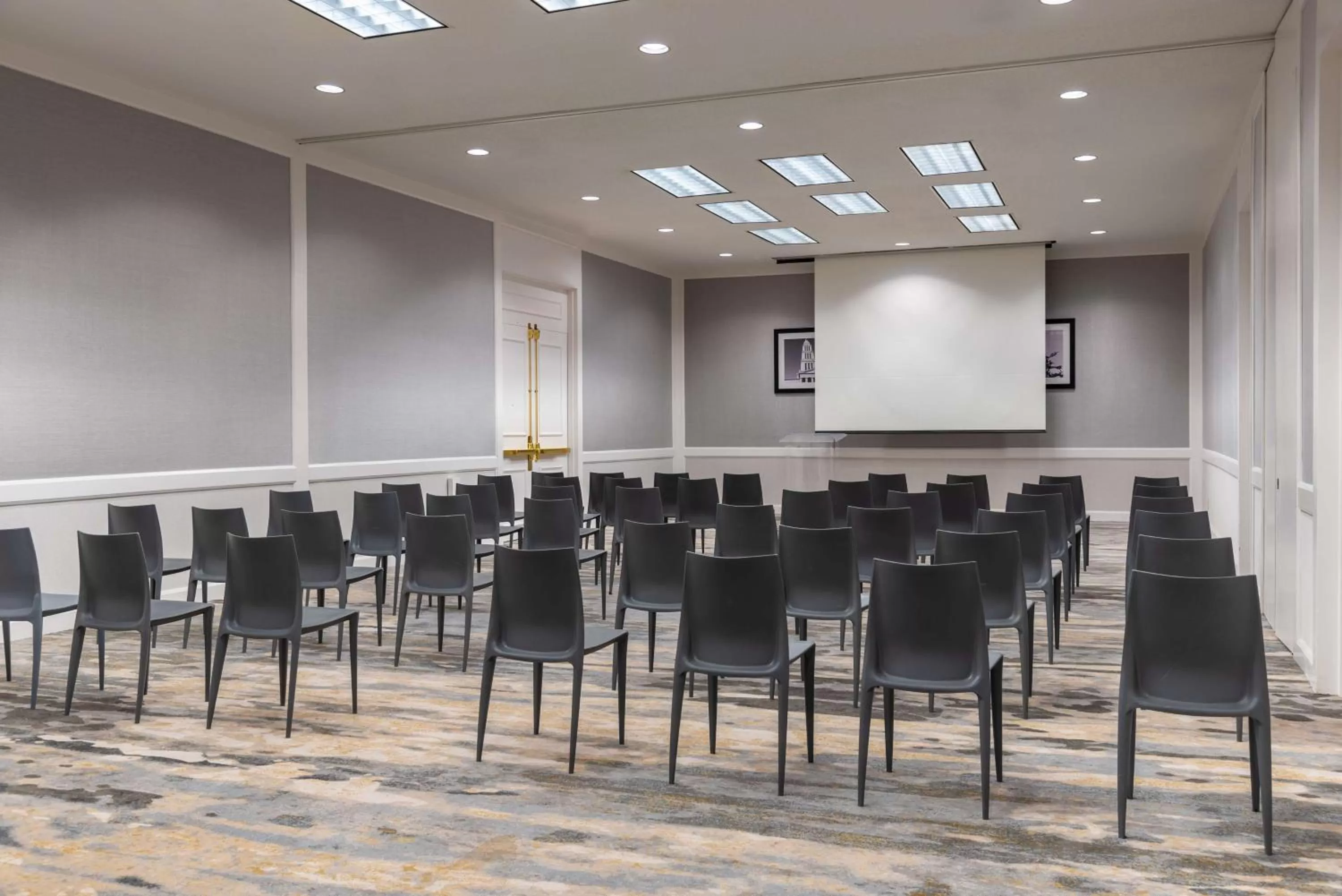 Meeting/conference room in Hilton Alexandria Mark Center