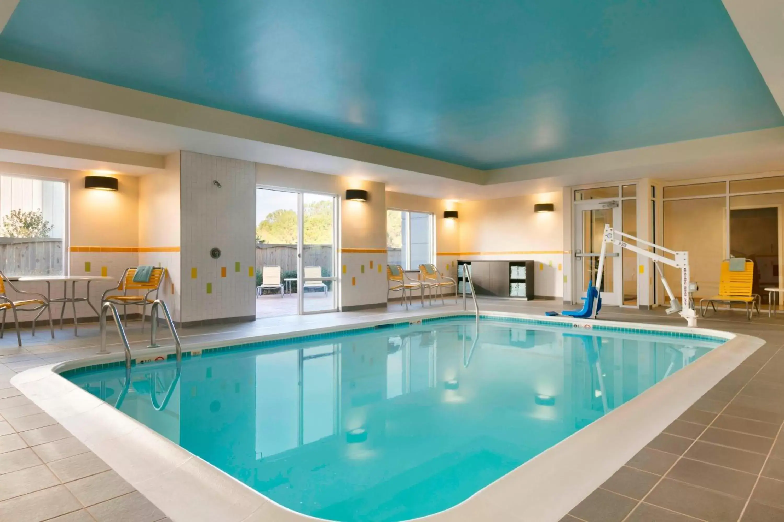 Swimming Pool in Fairfield Inn & Suites by Marriott Smithfield