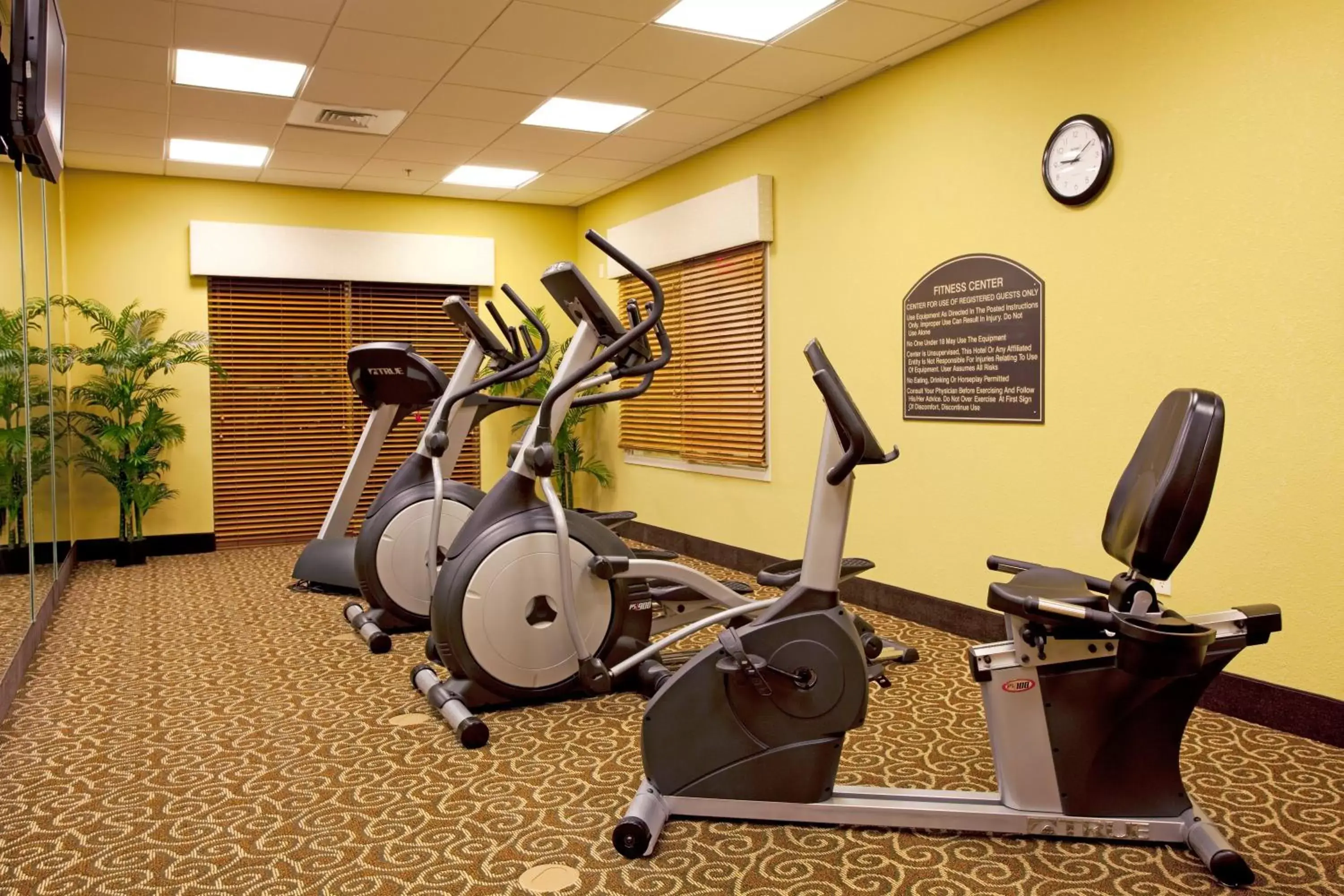 Spa and wellness centre/facilities, Fitness Center/Facilities in Holiday Inn Express Hotel & Suites Chaffee - Jacksonville West, an IHG Hotel