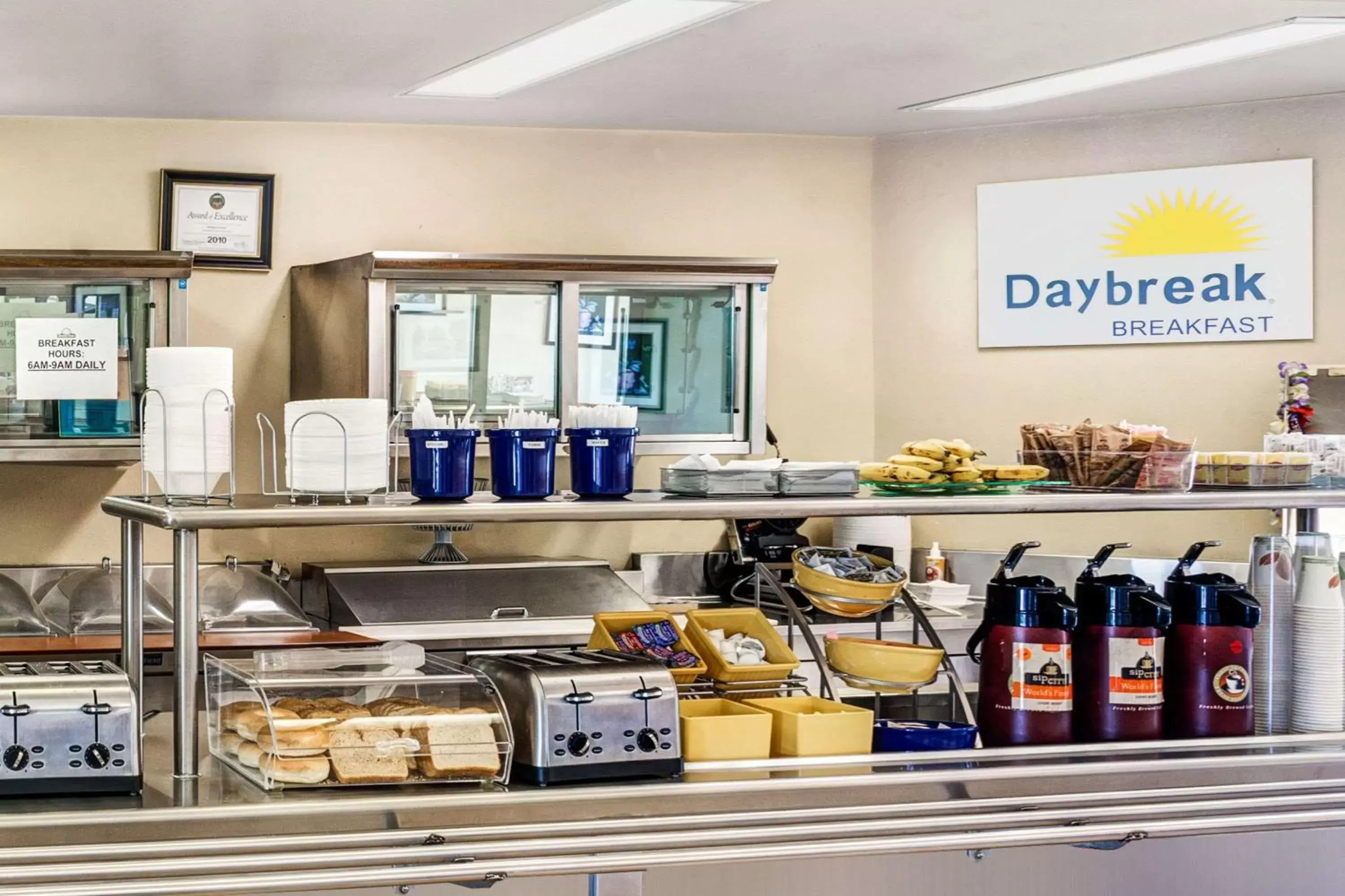 Restaurant/places to eat in Days Inn & Suites by Wyndham Fullerton Restaurant/places to eat in Days Inn & Suites by Wyndham Fullerton