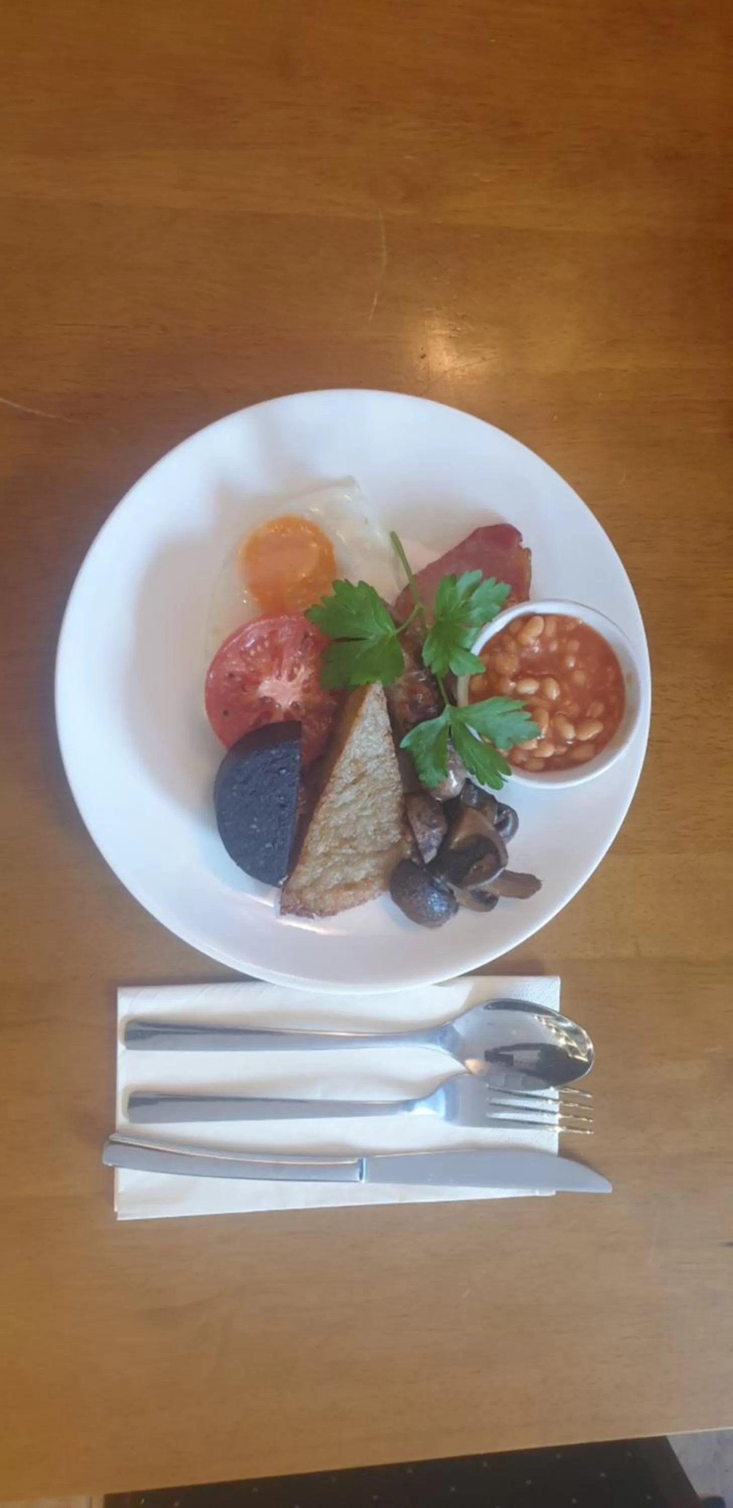 Breakfast in The Emmbrook Inn Hotel