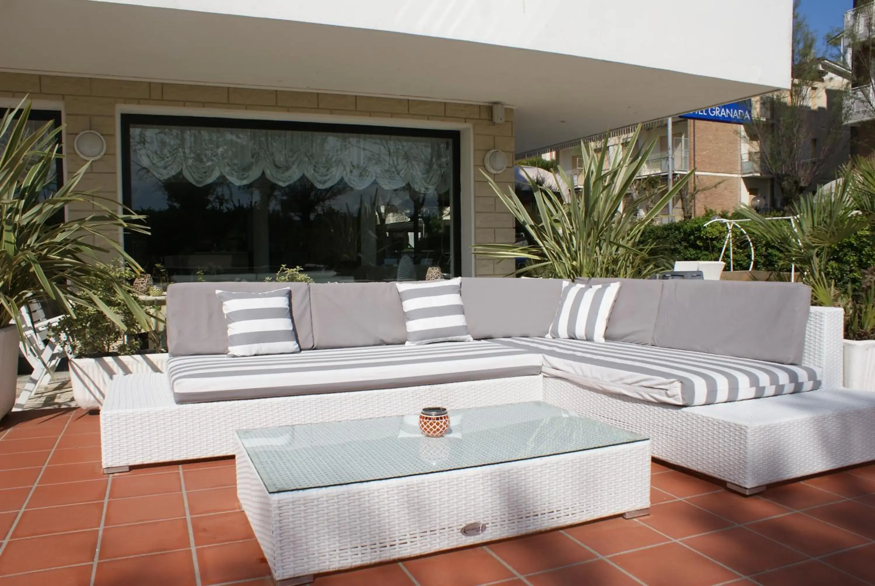 Swimming pool in Hotel Granada