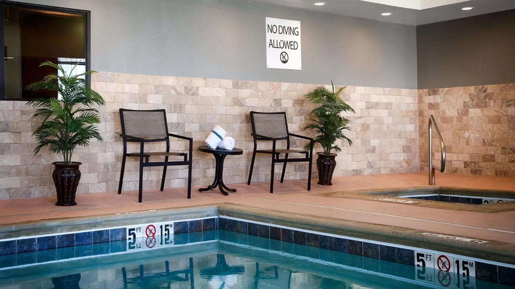 Swimming Pool in Best Western Plus Stevens County Inn