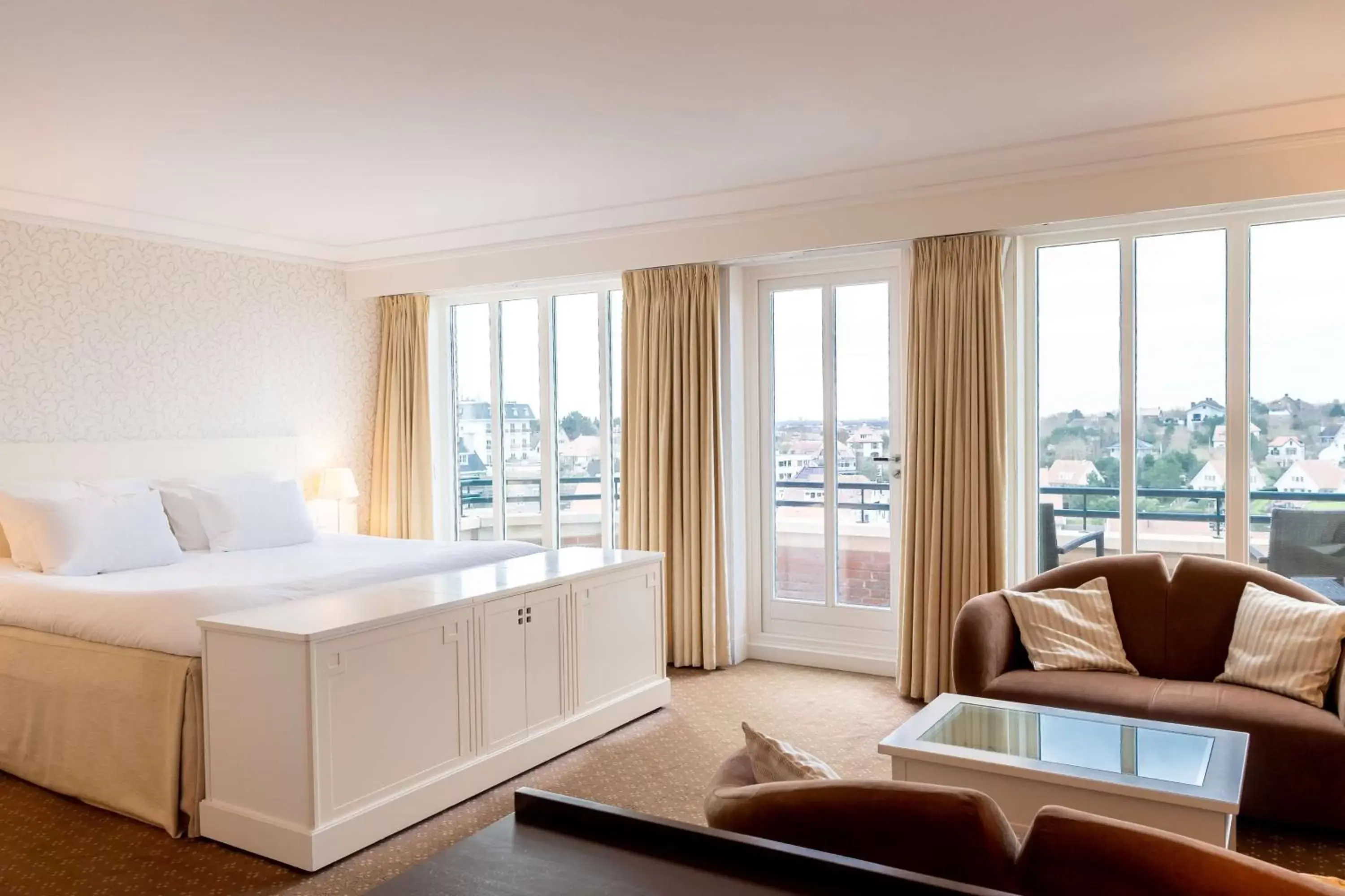 Bed, Seating Area in Van der Valk Palace Hotel Noordwijk