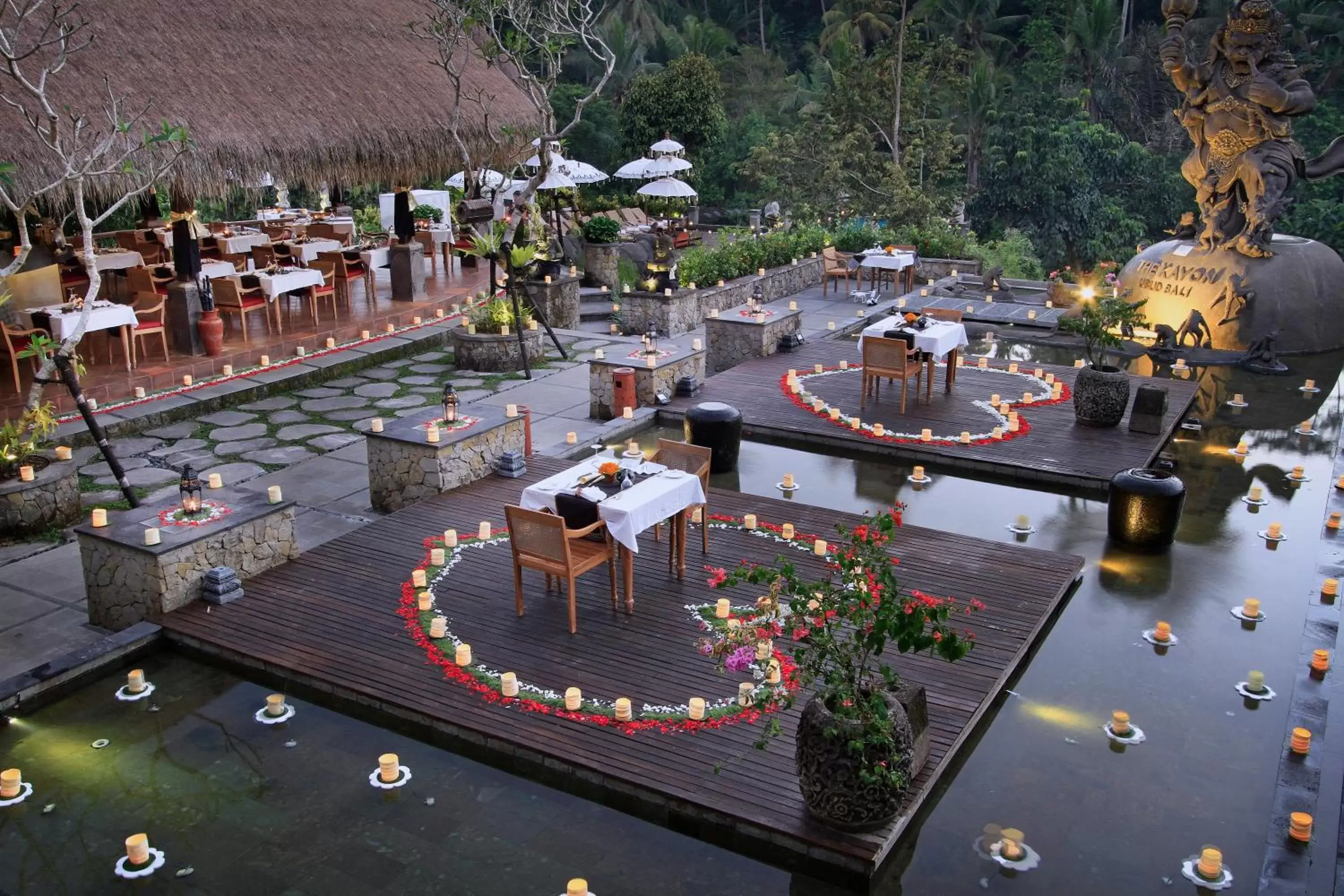 Restaurant/places to eat in The Kayon Resort