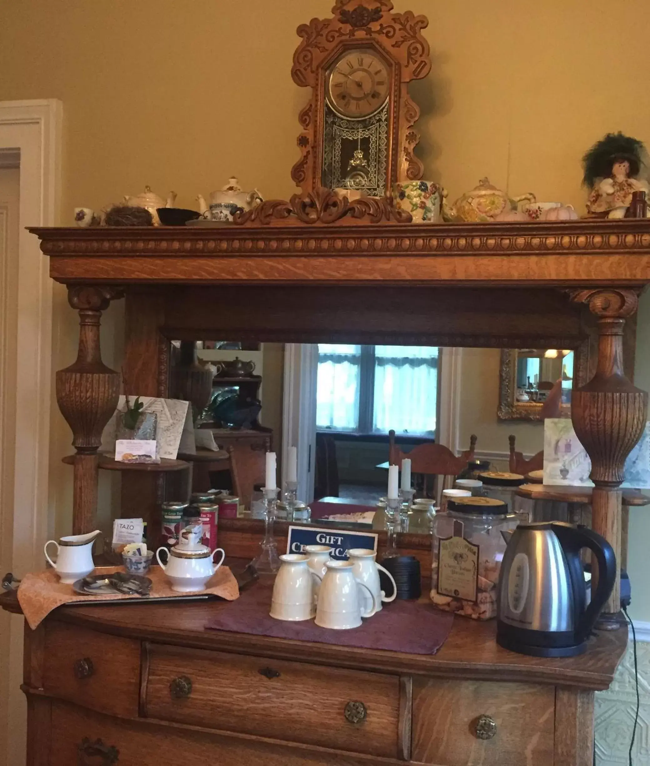 Coffee/tea facilities, Restaurant/Places to Eat in The Whitmore Inn