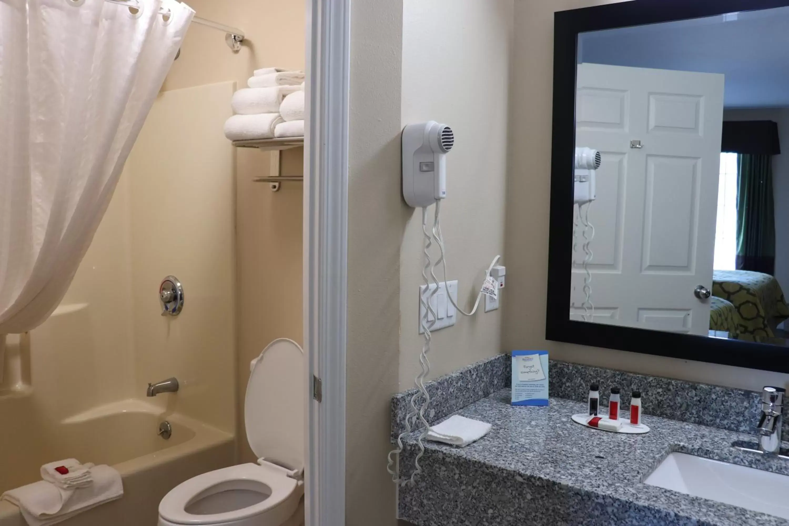 Bathroom in Baymont by Wyndham Florence/Muscle Shoals